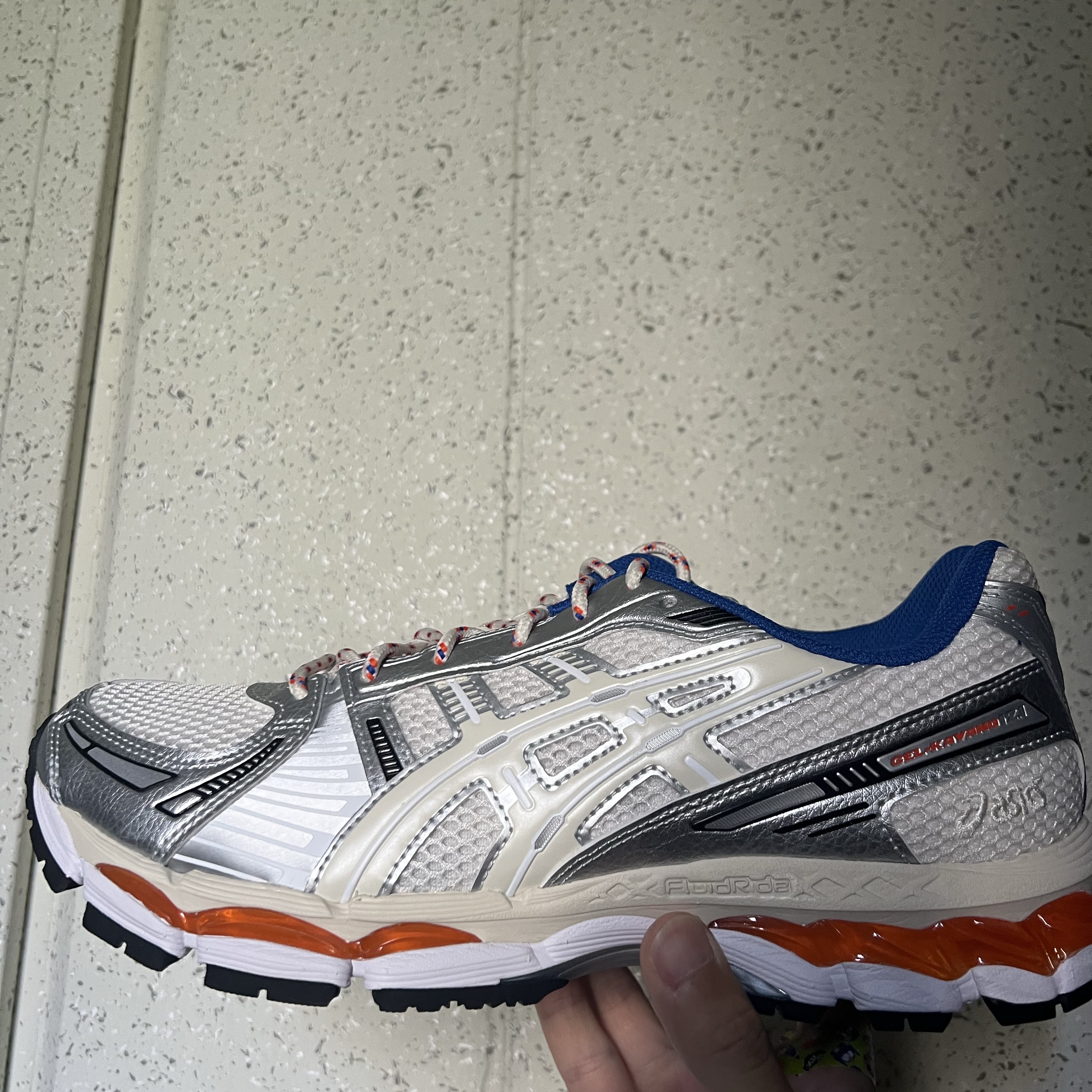 Asics x Ronnie Fieg Gel-Kayano 12.1 Cream 착용 스타일 - 1