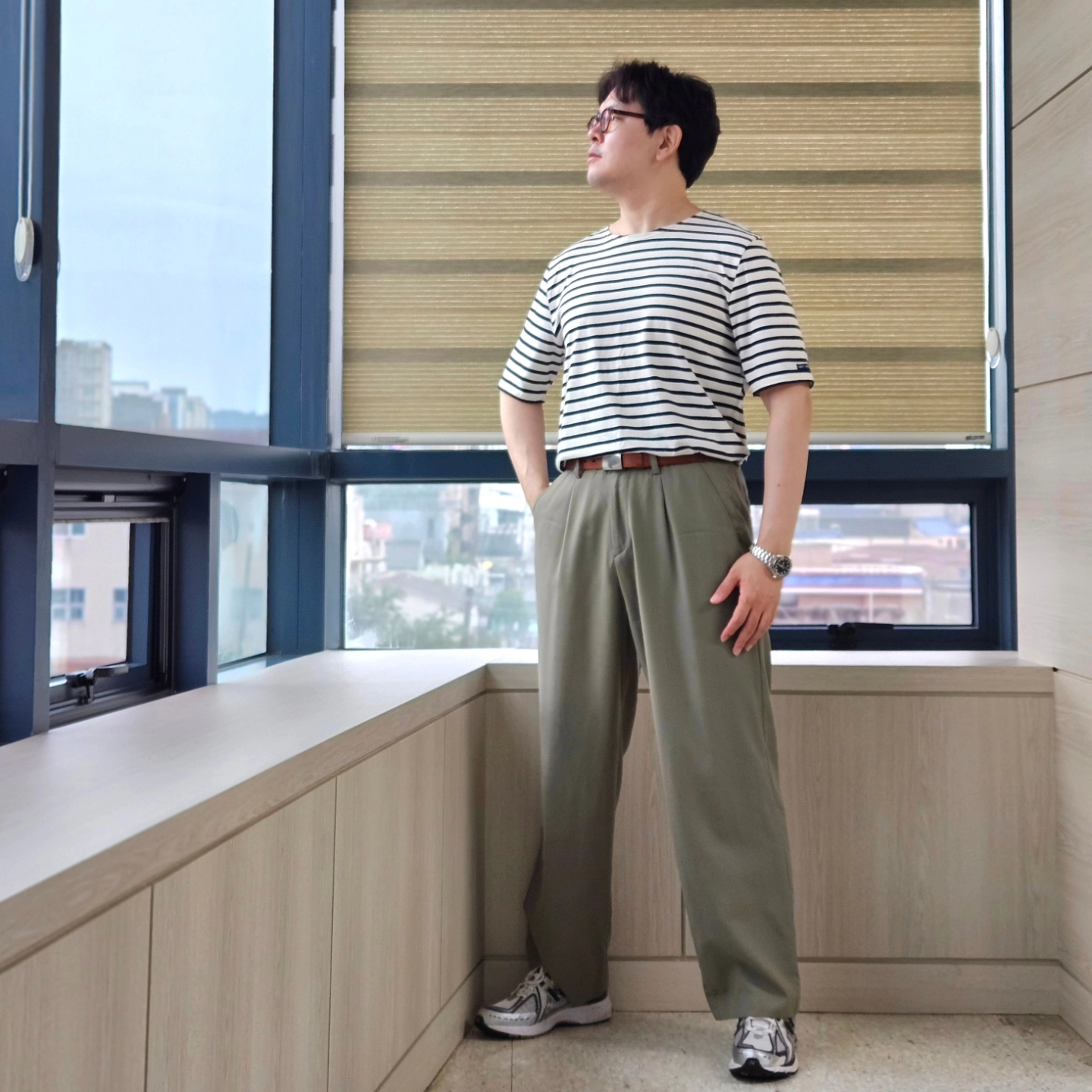 New Balance 1906R White Navy Gold, Saint James Levant Short Sleeve Striped Sailor T-Shirt Ecru Marine 착용 스타일 - 2