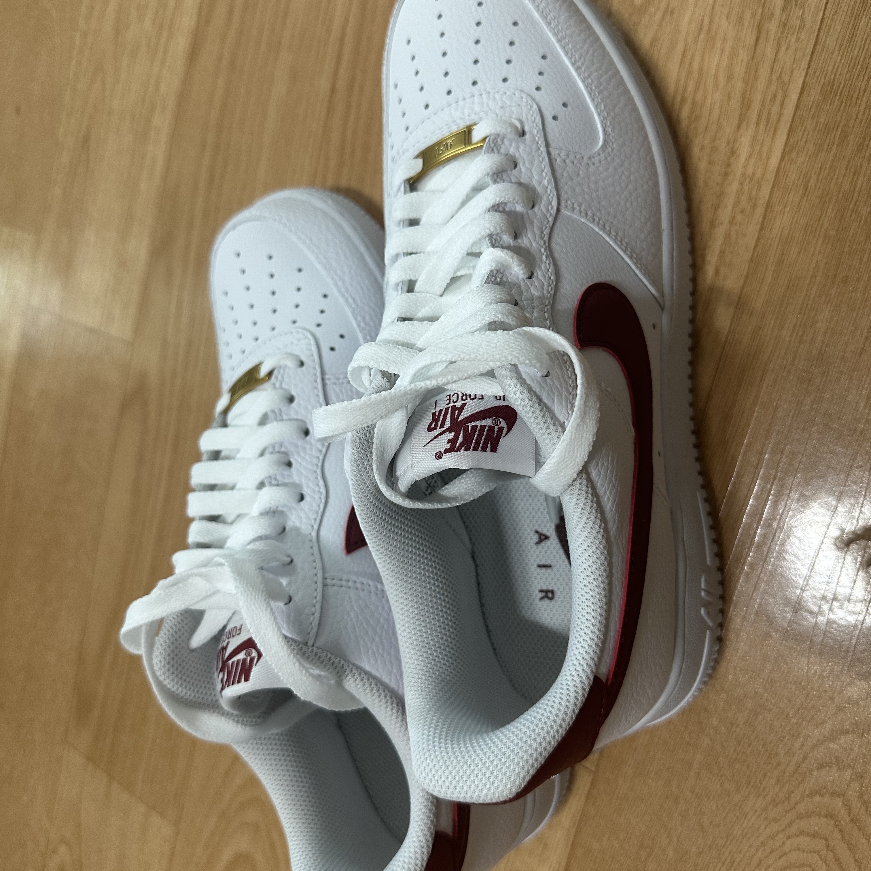 Nike Air Force 1 '07 Low White Team Red 착용 스타일