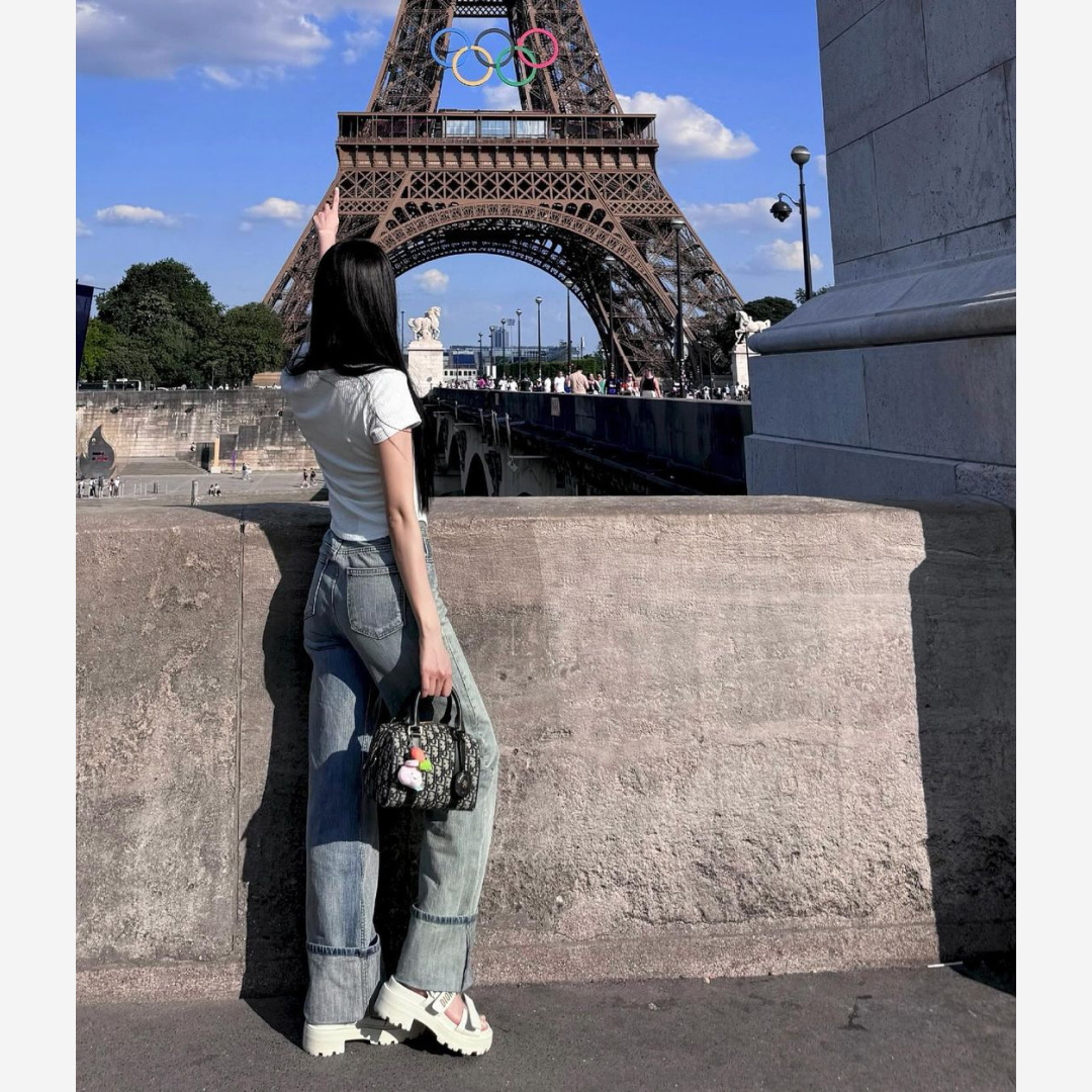 (W) Dior Dioract Platform Sandal Lambskin White 착용 스타일 - 2