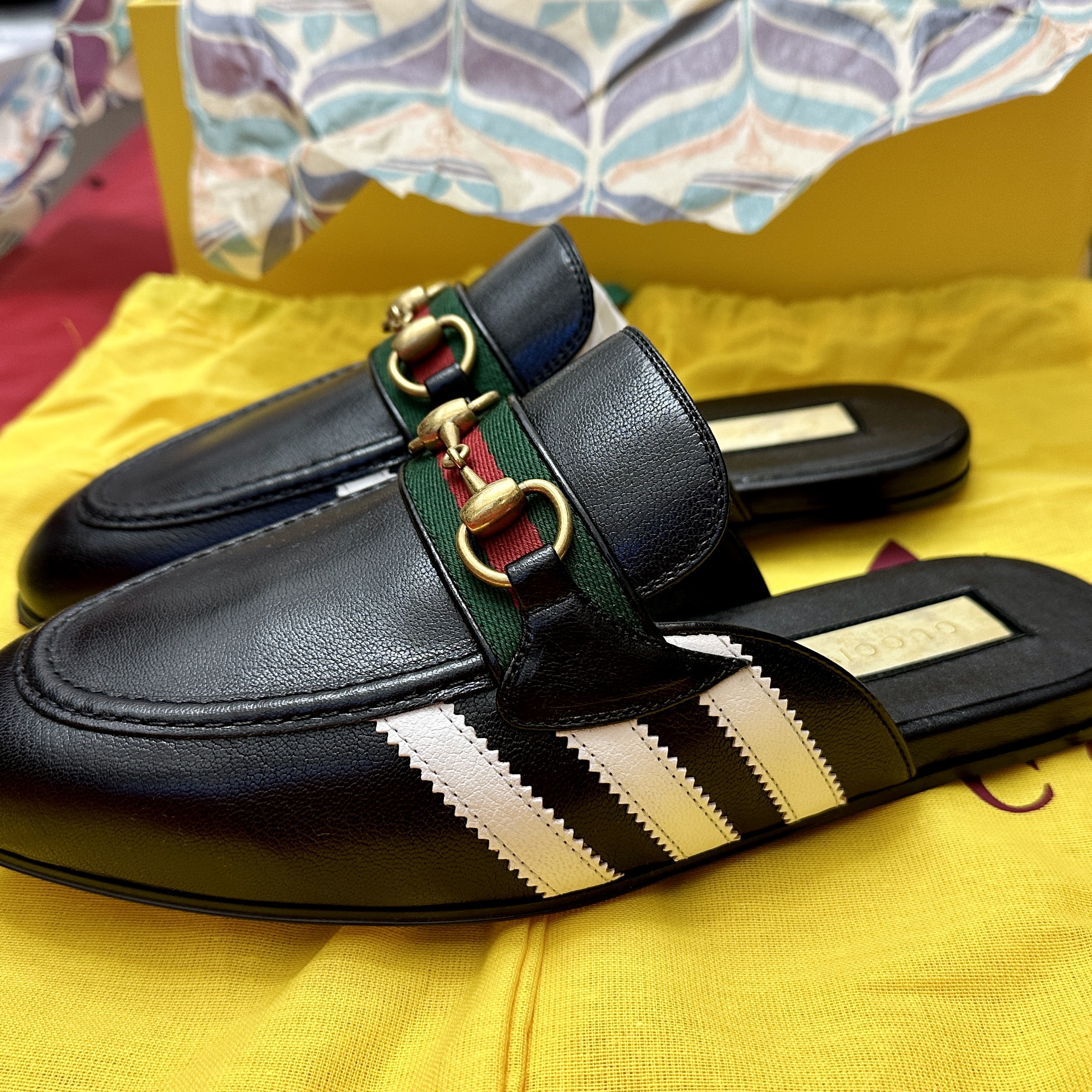 Gucci x Adidas Slipper with Horsebit Black 착용 스타일
