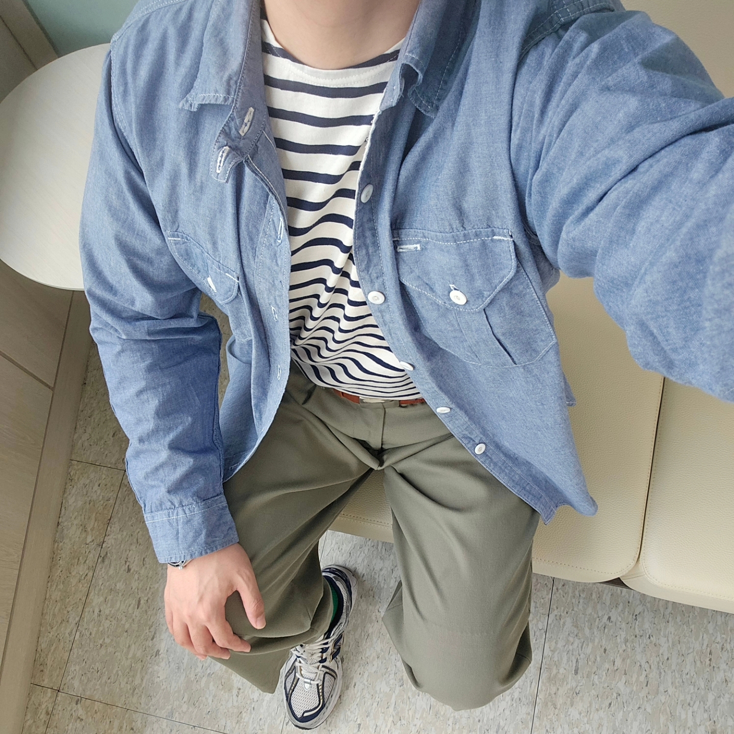 New Balance 1906R White Navy Gold, Saint James Levant Short Sleeve Striped Sailor T-Shirt Ecru Marine 착용 스타일 - 3