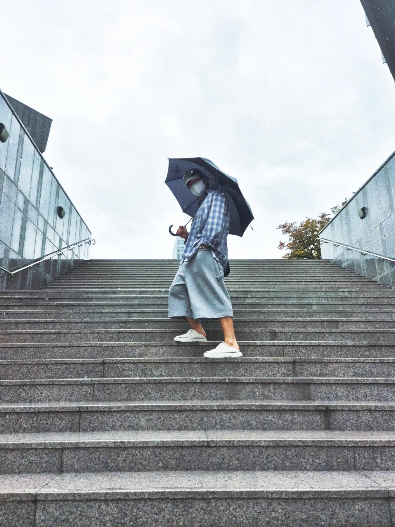 Diesel C-Seymon Treated Denim Baseball Cap Blue White, MJD Wide Carpenter Bermuda Shorts Melange Grey 착용 스타일 - 3