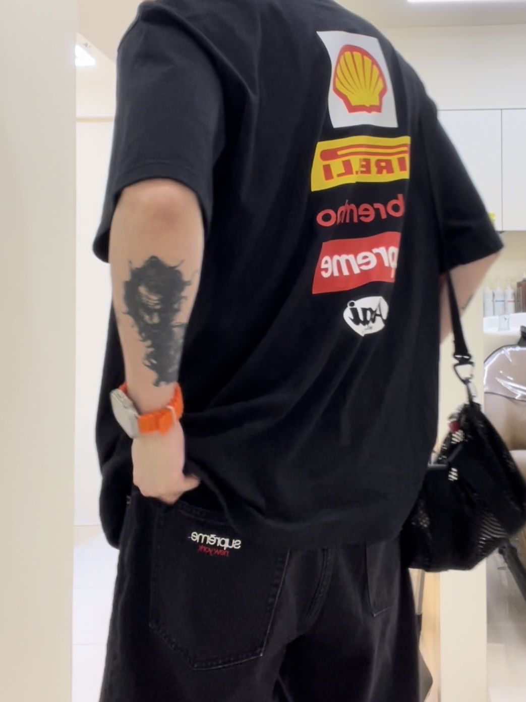 Supreme Baggy Denim Short Black - 24SS, Supreme Mesh Mini Duffle Bag Black - 23SS 착용 스타일 - 2