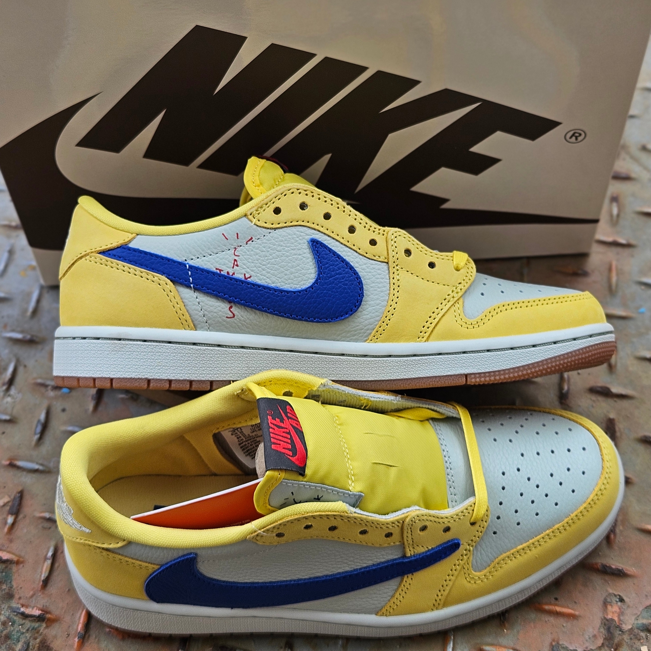 (W) Jordan 1 x Travis Scott Retro Low OG SP Canary 착용 스타일 - 4