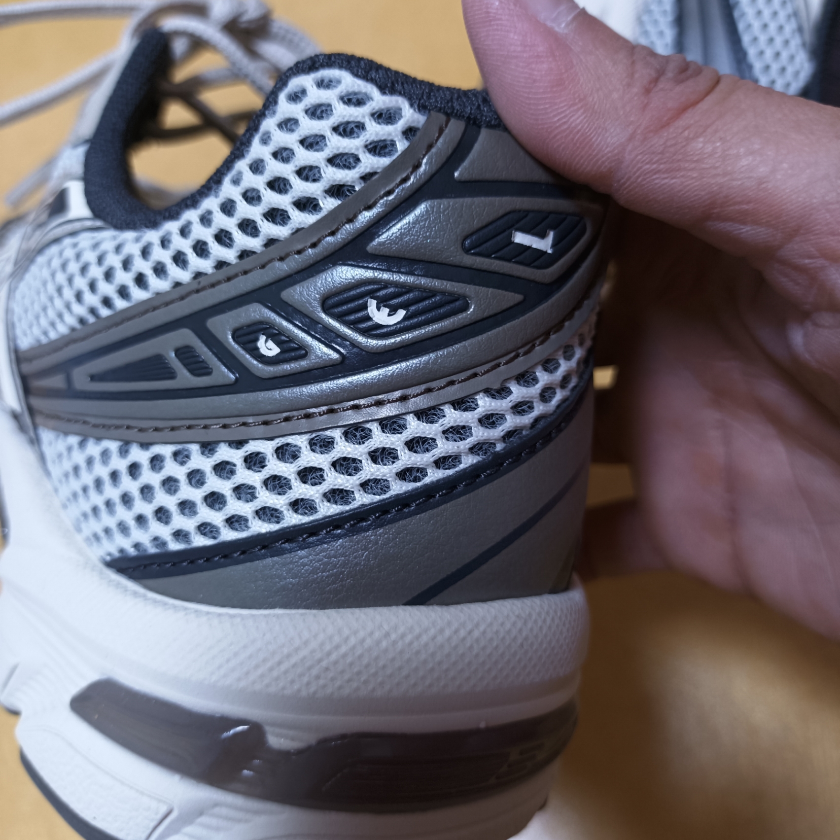Asics Gel-1130 Birch Dark Taupe - Korea Exclusive 착용 스타일 - 2