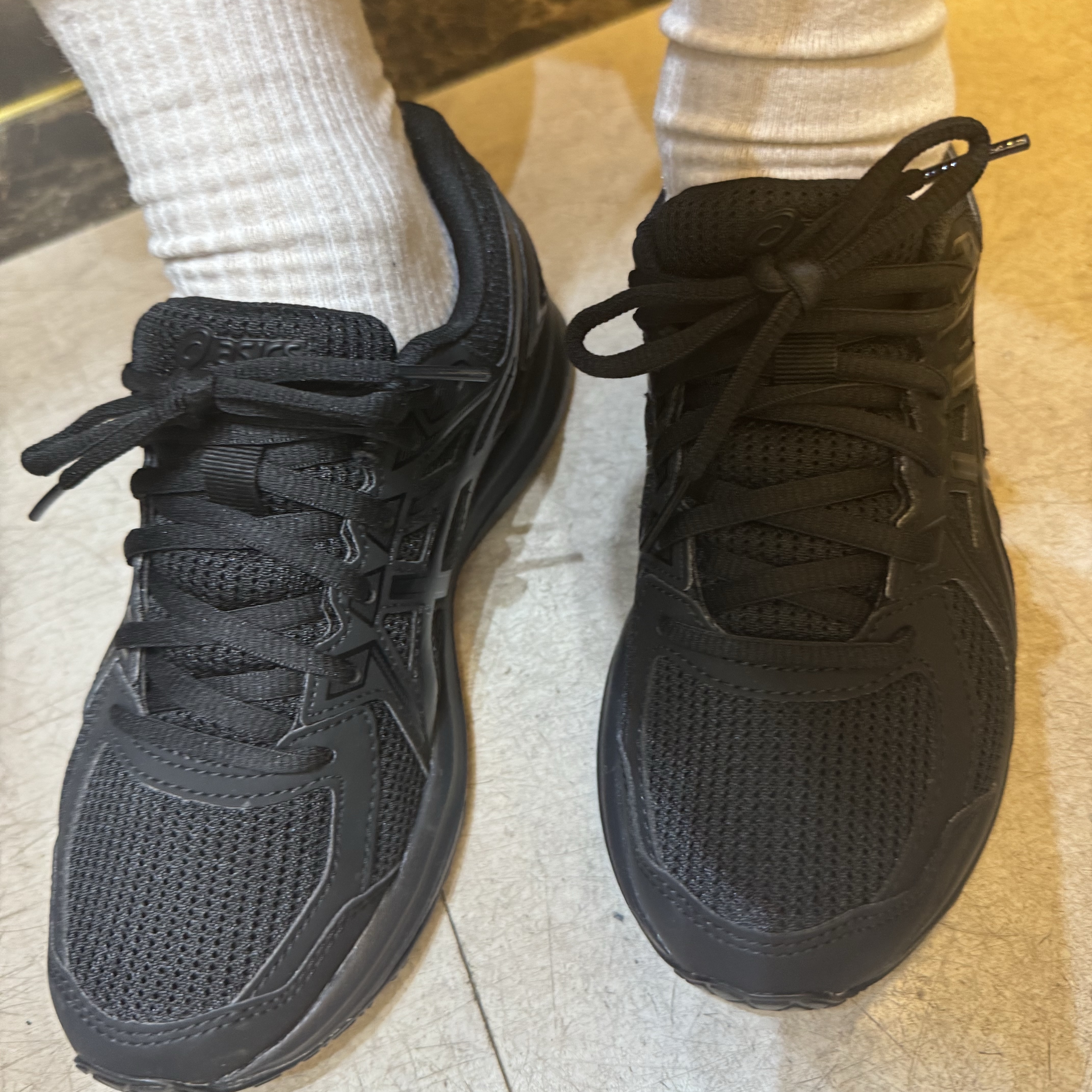 Asics Jog 100 2 Black 착용 스타일 - 1