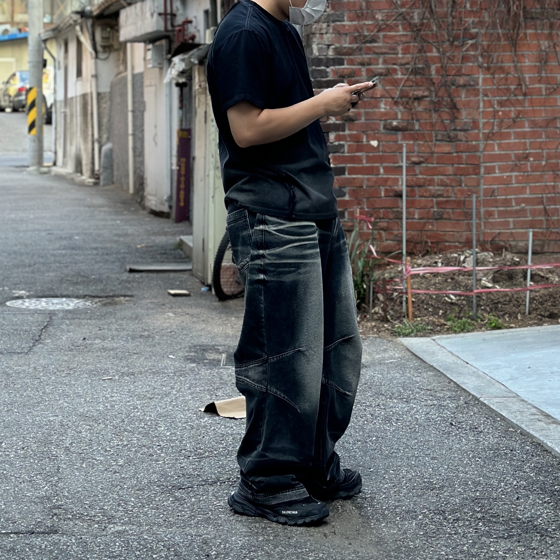BLR Embossed Wave Washing Wide Denim Pants Blue, Balenciaga Circuit Sneaker Black 착용 스타일