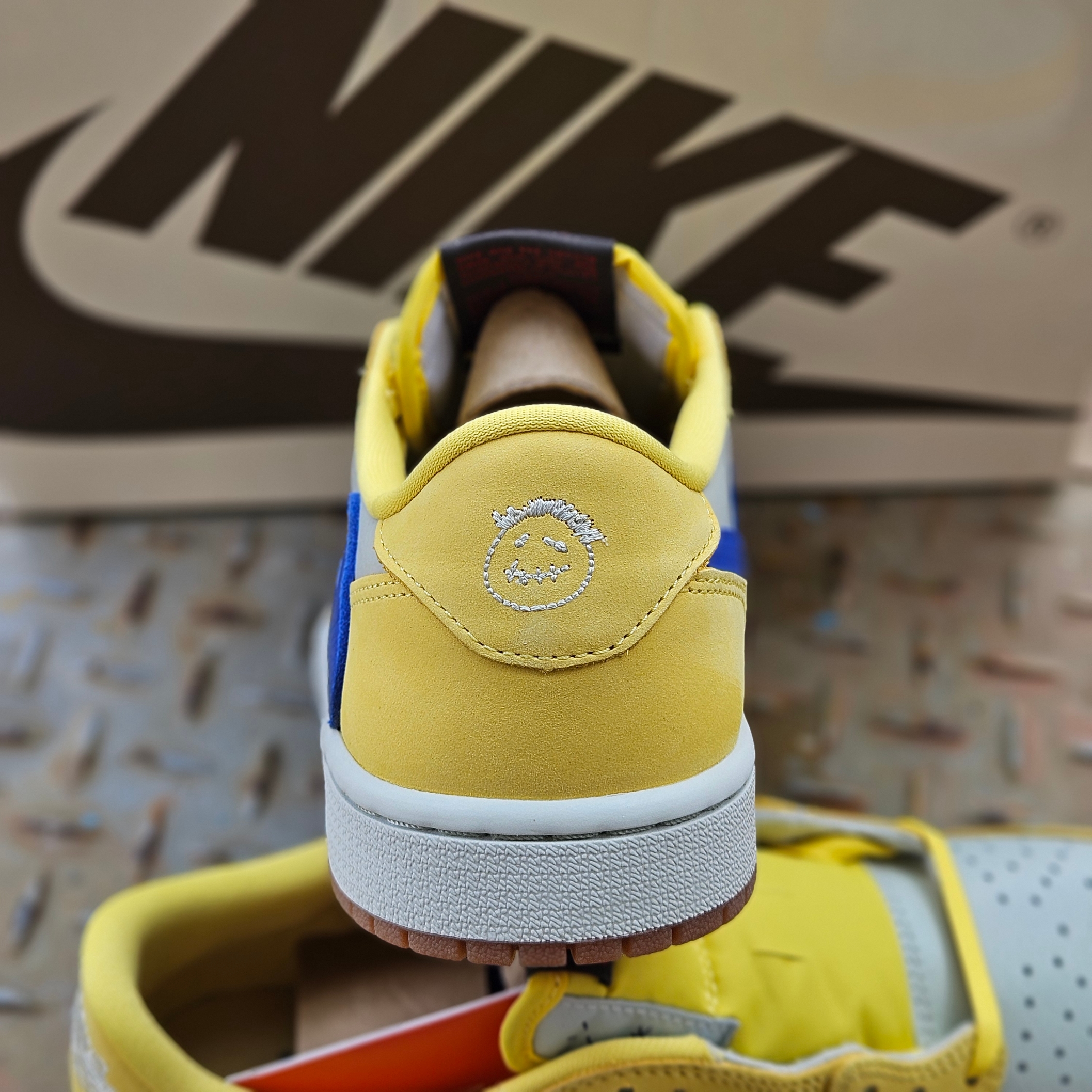 (W) Jordan 1 x Travis Scott Retro Low OG SP Canary 착용 스타일 - 3