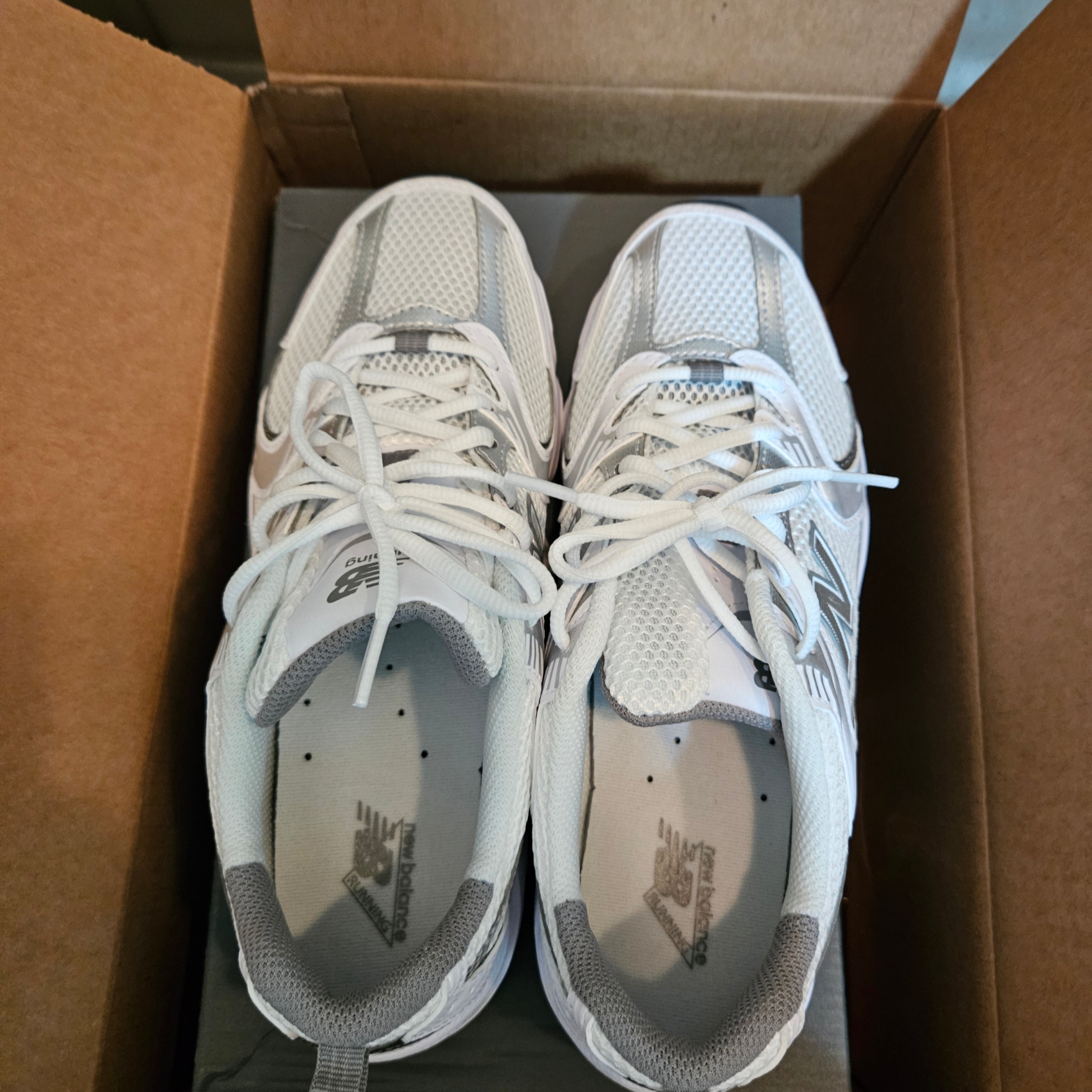 New Balance 530 White Silver 착용 스타일