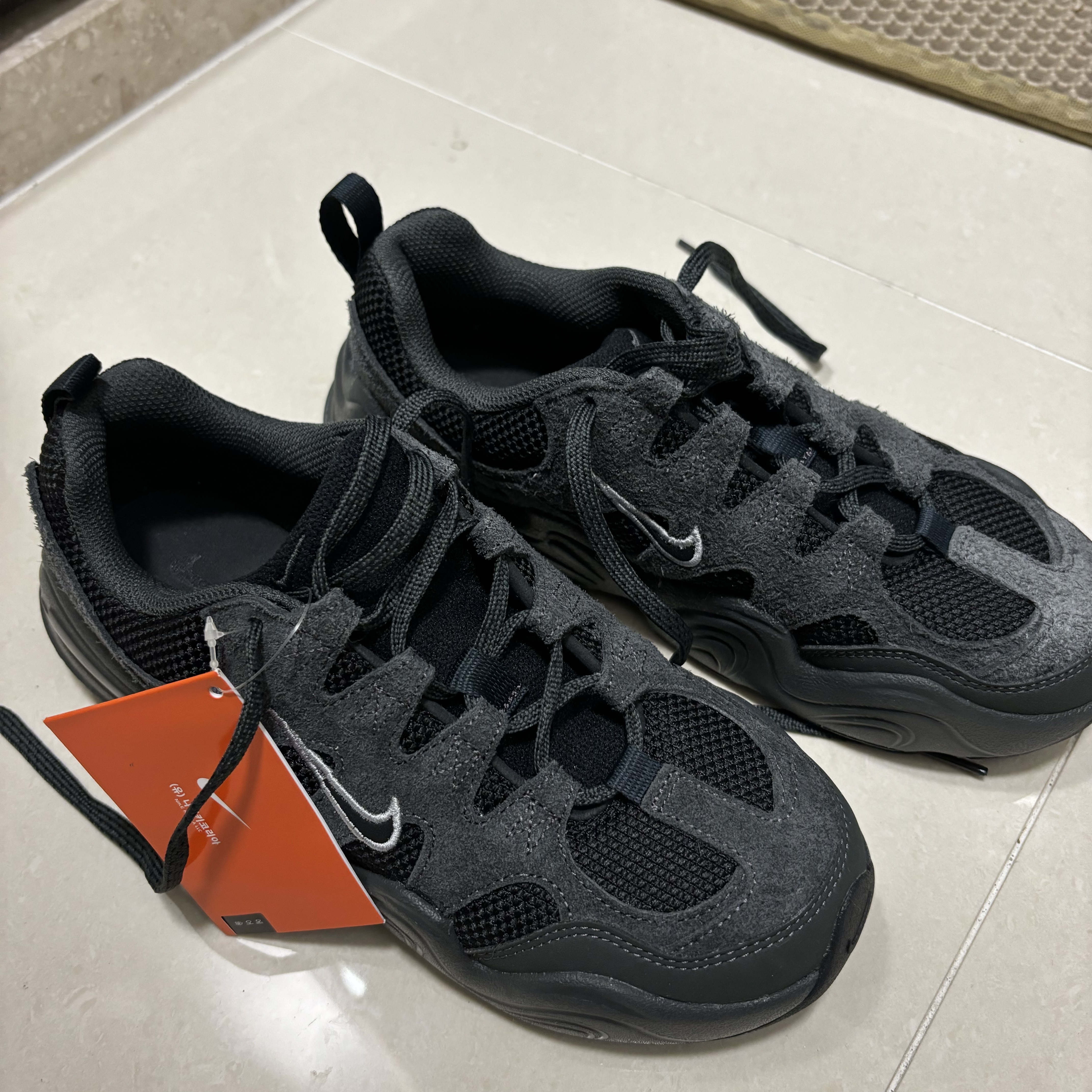 (W) Nike Tech Hera Anthracite Light Smoke Grey 착용 스타일 - 2