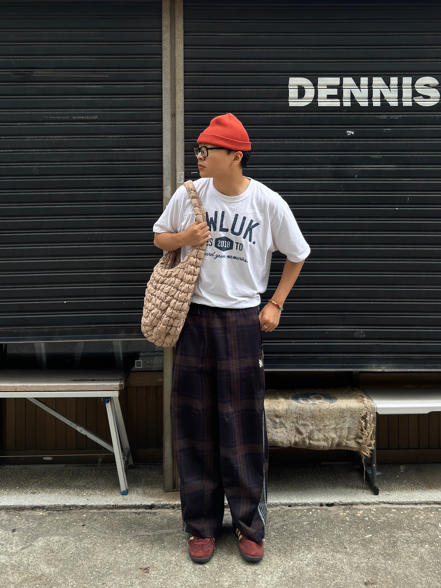 Adidas x Wales Bonner Nylon Samba Fox Brown Sandy Beige, COS Quilted Oversized Shoulder Bag Beige 착용 스타일 - 5