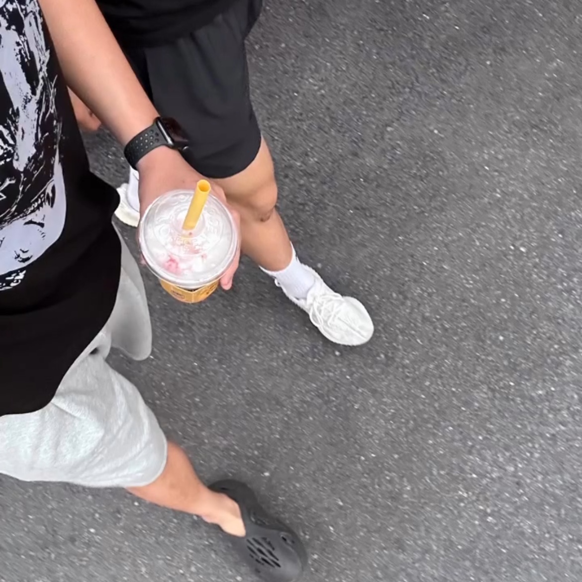 Adidas Yeezy Foam RNNR Onyx, Adidas Yeezy Boost 350 V2 Bone 착용 스타일