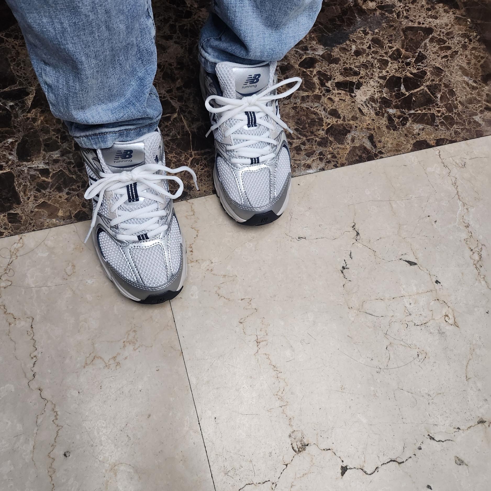 New Balance 530 Steel Grey 착용 스타일