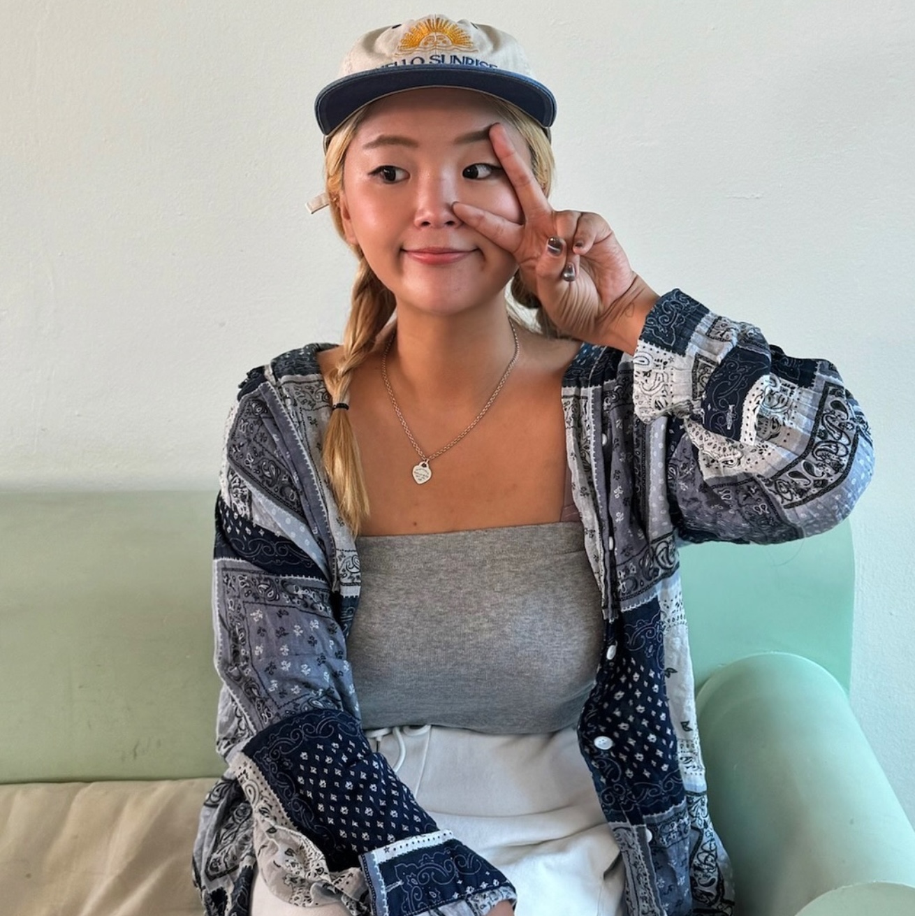 Hello Sunrise 90s Logo 6Panel Cap Beige & Navy, Hello Sunrise 90's Logo 6Panel Cap Ivory & Black 착용 스타일