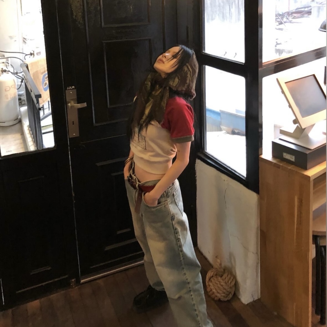 Problemallways Referee Raglan Crop Sweatshirt Beige 착용 스타일 - 2