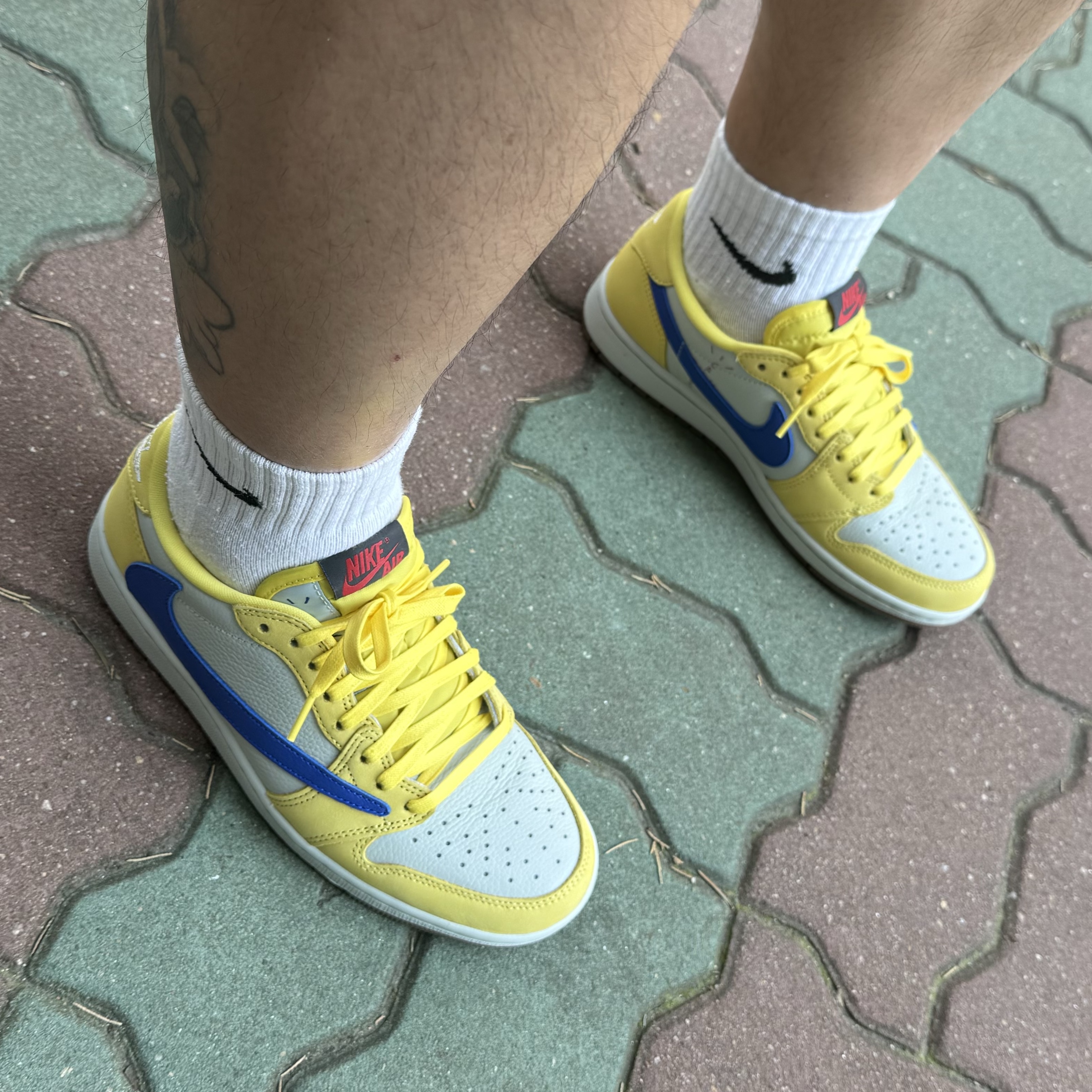 (W) Jordan 1 x Travis Scott Retro Low OG SP Canary 착용 스타일