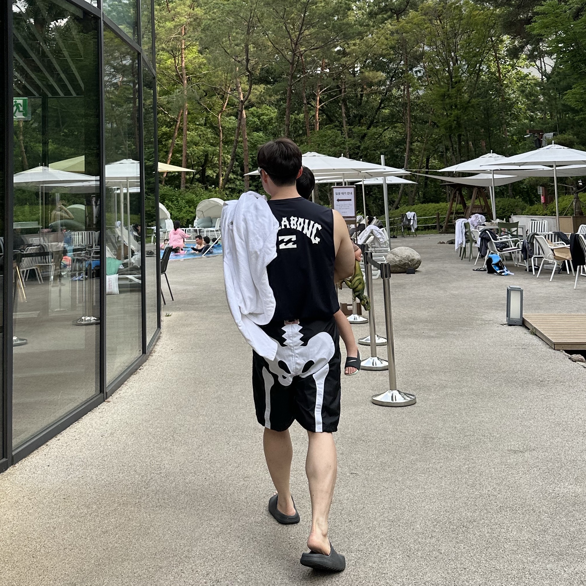 Kapital Nylon Bone Swimsuit Black, Adidas Yeezy Slide Dark Onyx 2024 착용 스타일 - 2