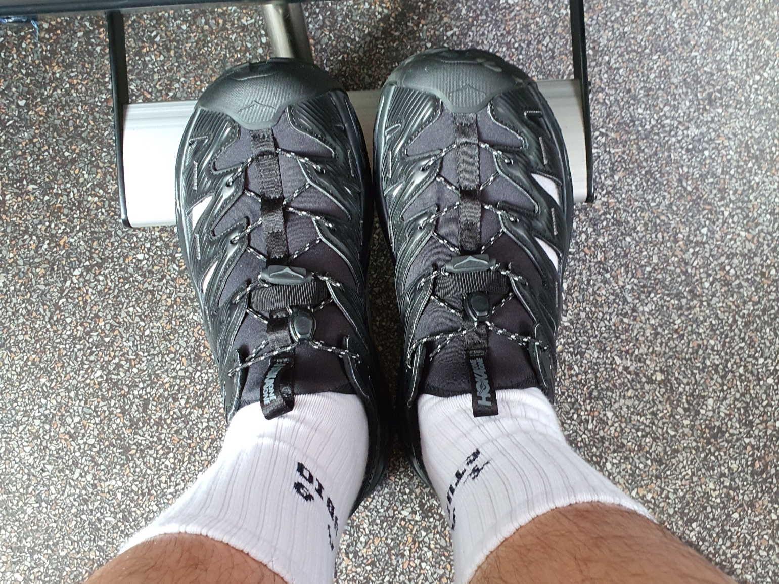 Hoka Hopara Black Castle Rock, IAB Studio Socks White (5 Pack) 착용 스타일