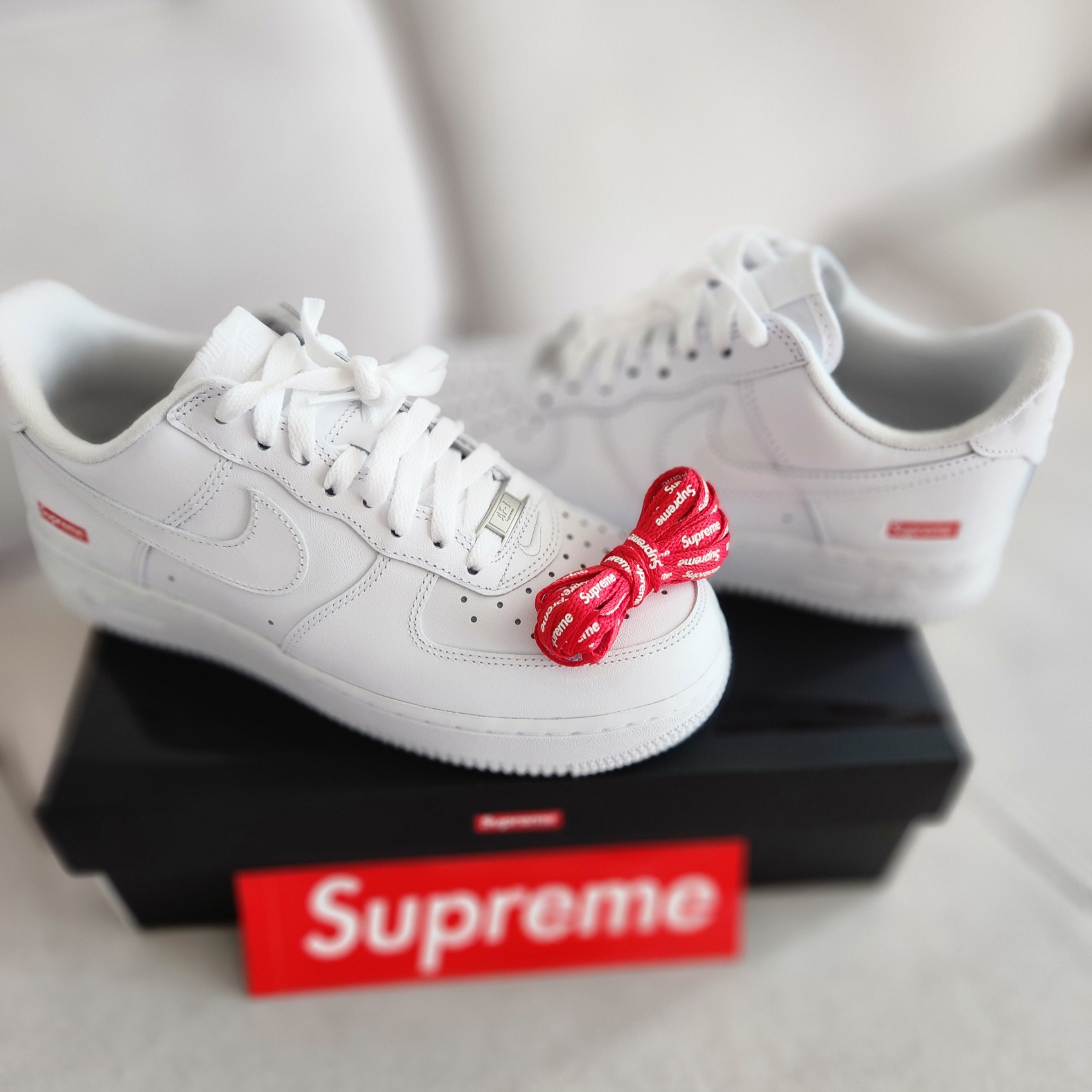 Nike x Supreme Air Force 1 Low White 착용 스타일