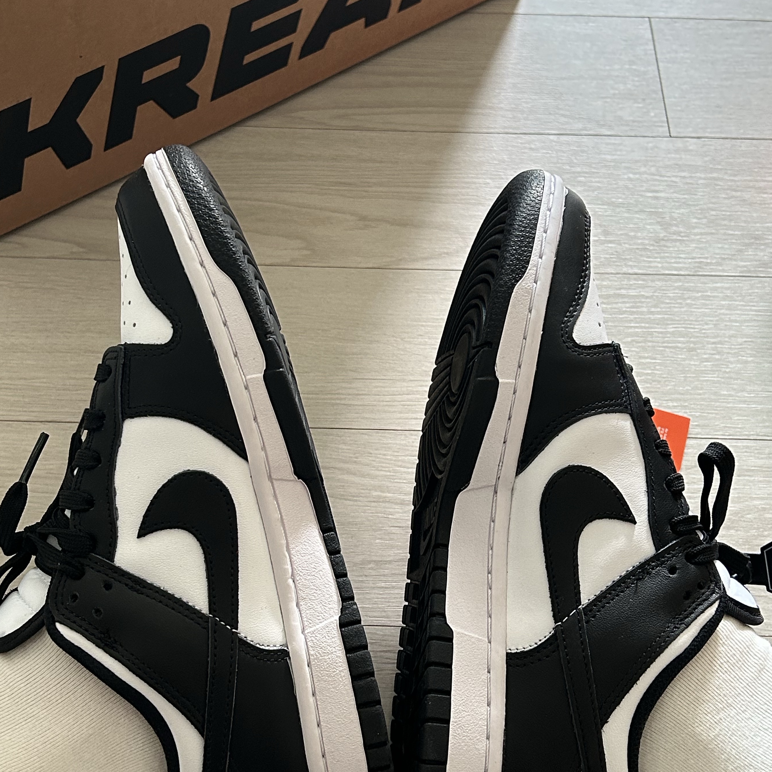 (W) Nike Dunk Low Black 착용 스타일 - 2