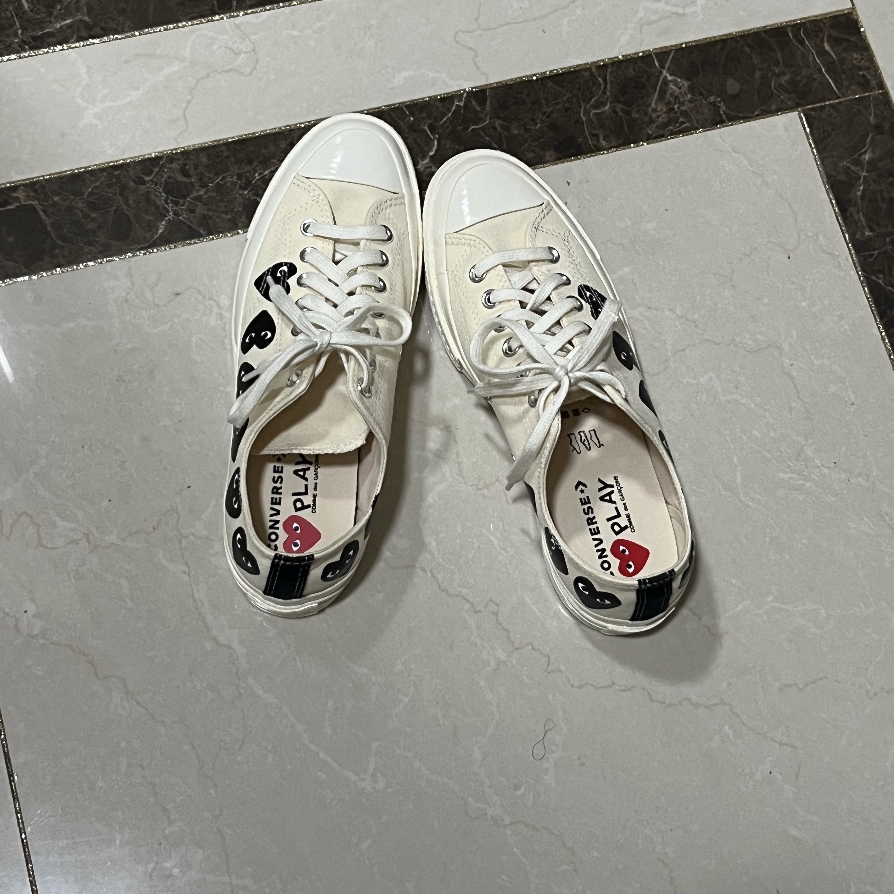 Converse x Play Comme des Garcons Chuck 70 Ox Multi Heart Egret 착용 스타일