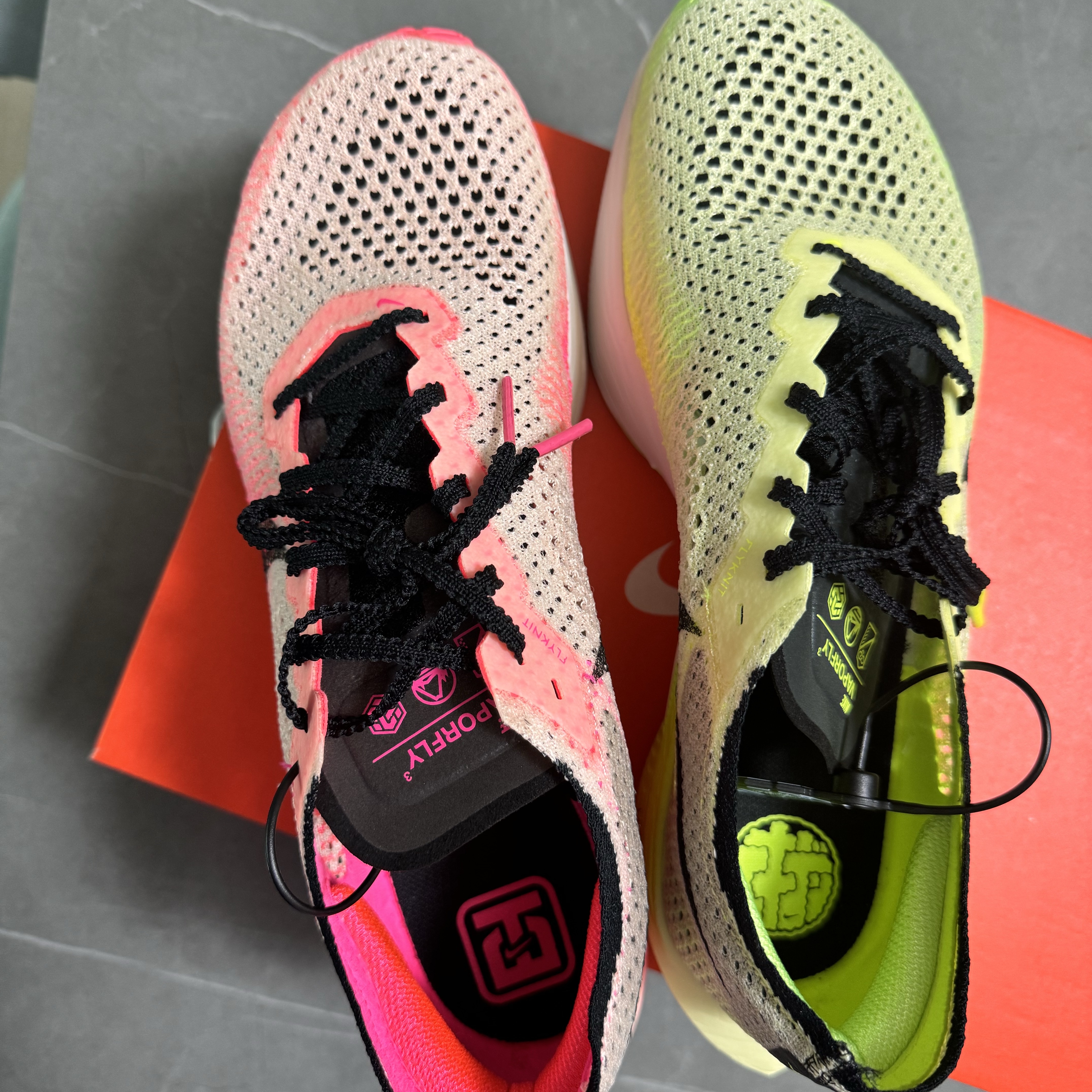 Nike ZoomX Vaporfly Next% 3 FK Luminous Green Black 착용 스타일 - 2