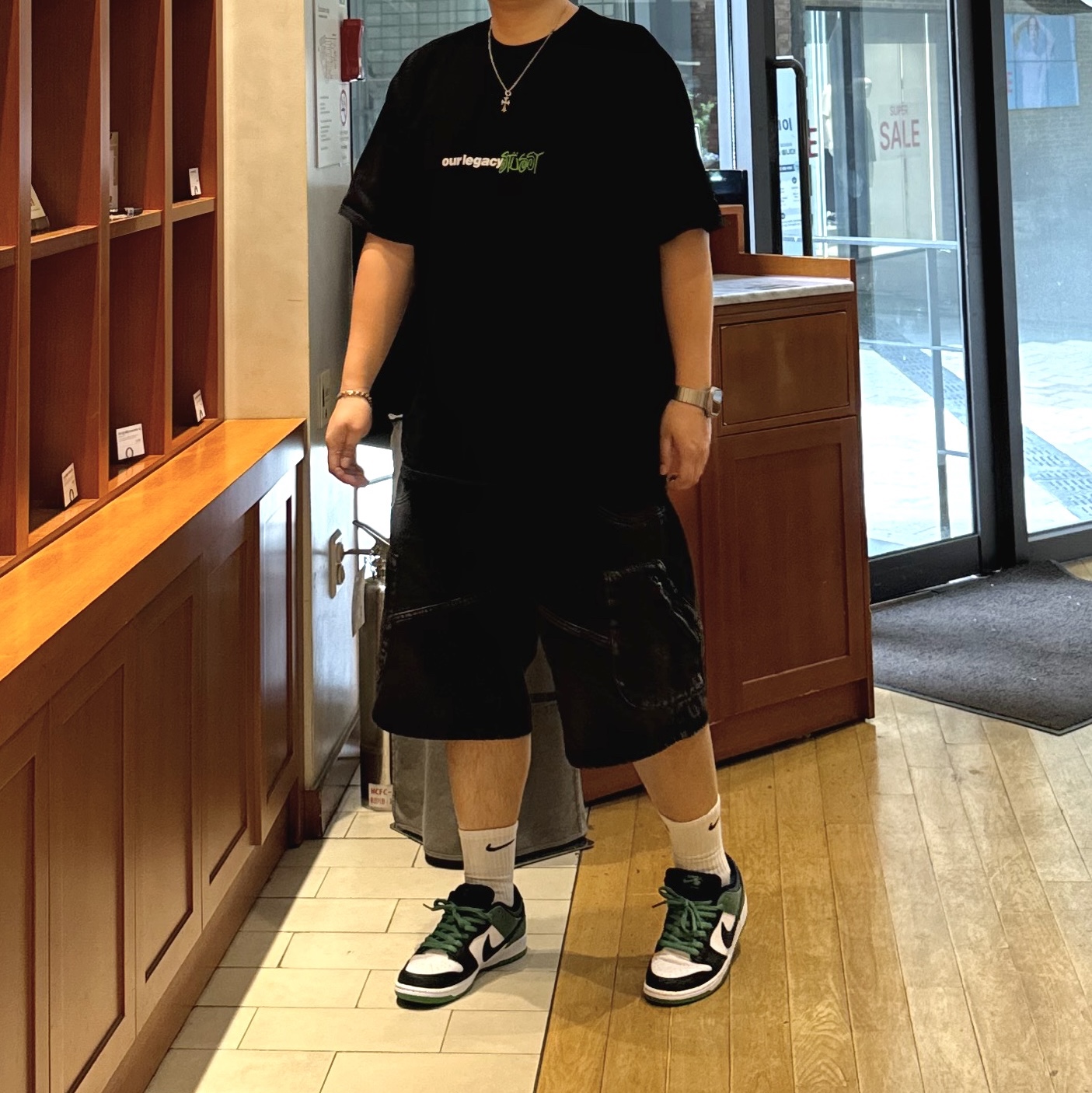 Stussy x Our Legacy Work Shop Sport Pigment Dyed T-Shirt Black, Nike SB Dunk Low Pro Black and Classic Green 착용 스타일