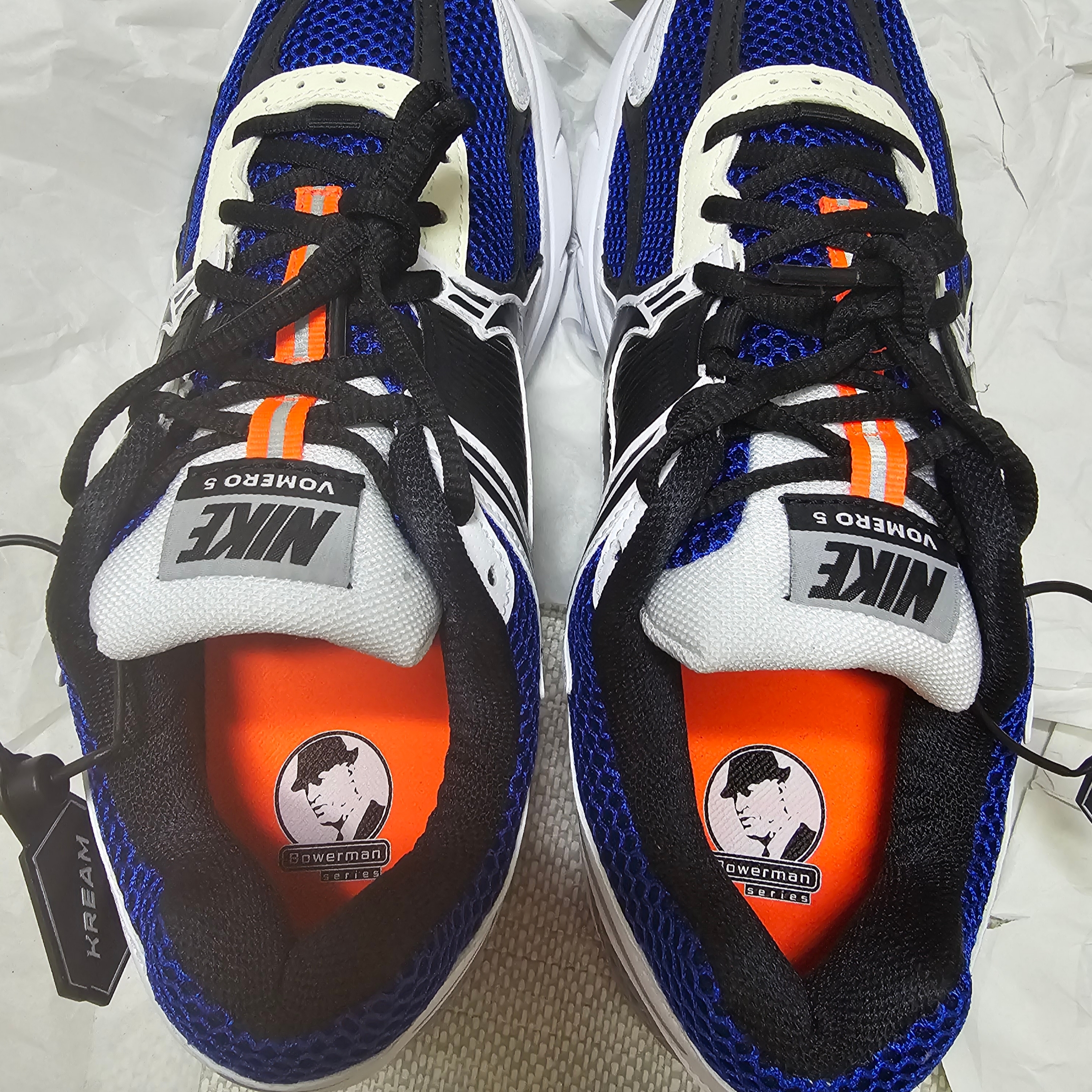 Nike Zoom Vomero 5 White Racer Blue Black 착용 스타일 - 6