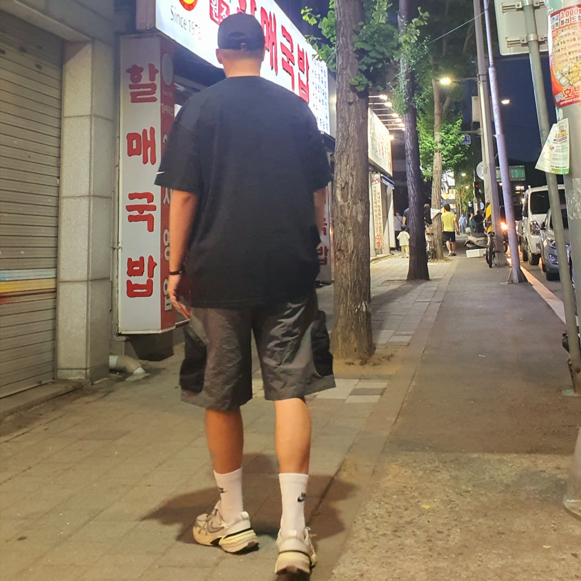 Nike V2K Run Pure Platinum Light Iron Ore, Supreme Warm Up 6-Panel Black - 23FW 착용 스타일 - 3
