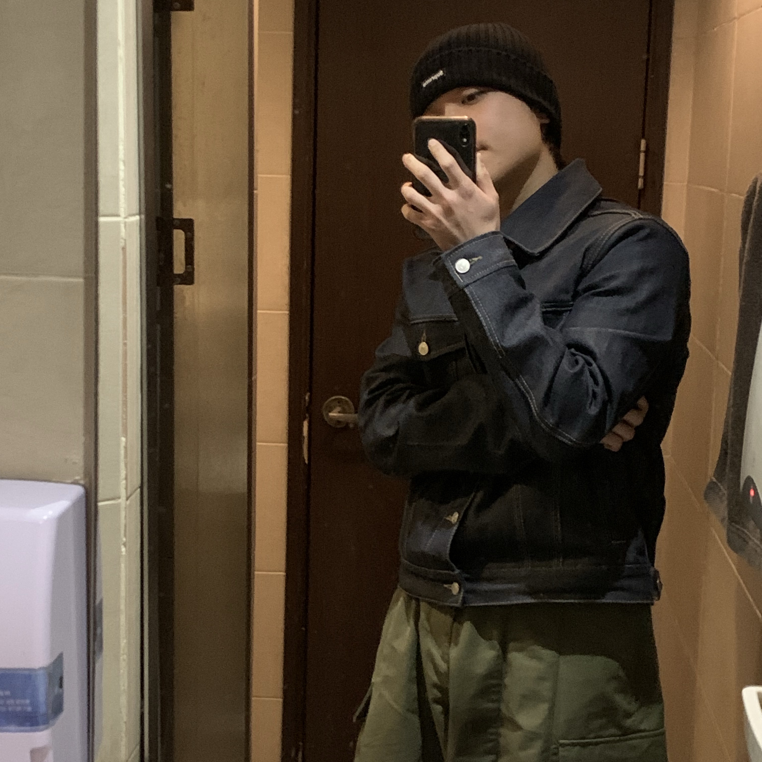 Supreme Overdyed Beanie Black 착용 스타일