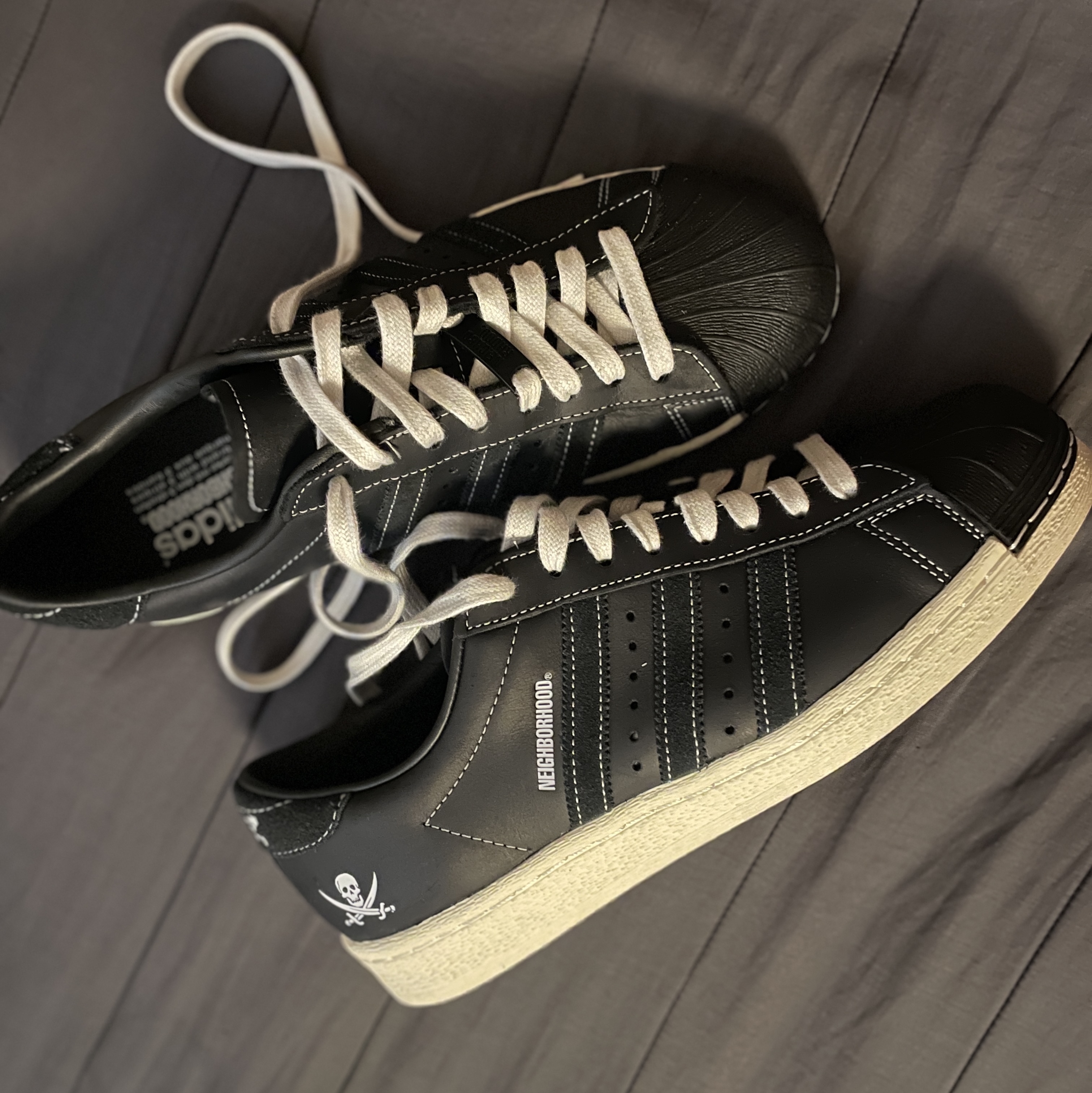 Adidas x Neighborhood Superstar N 2005 Core Black Cloud White 착용 스타일