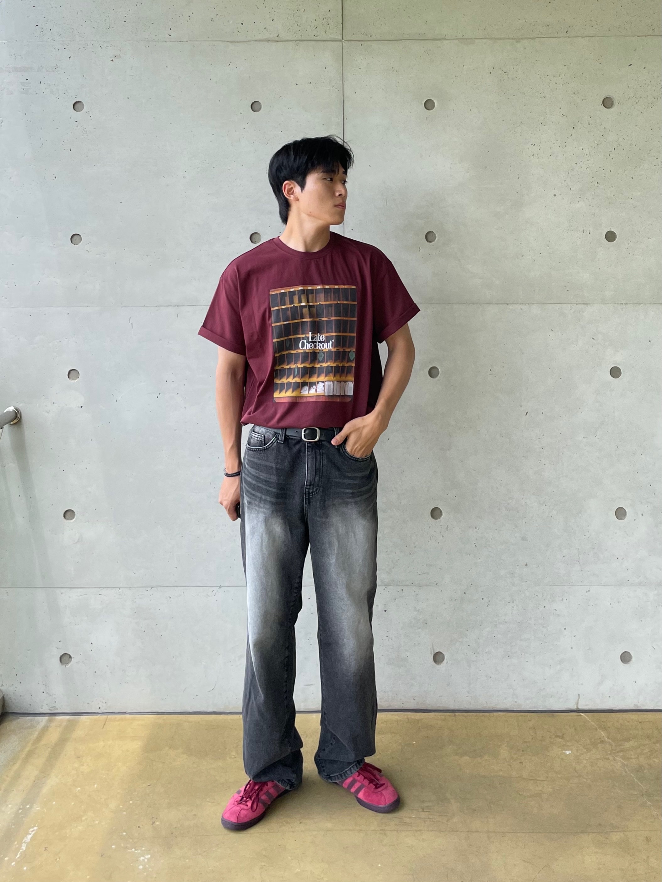 Adidas Tobacco Gruen Collegiate Burgundy 착용 스타일 - 1