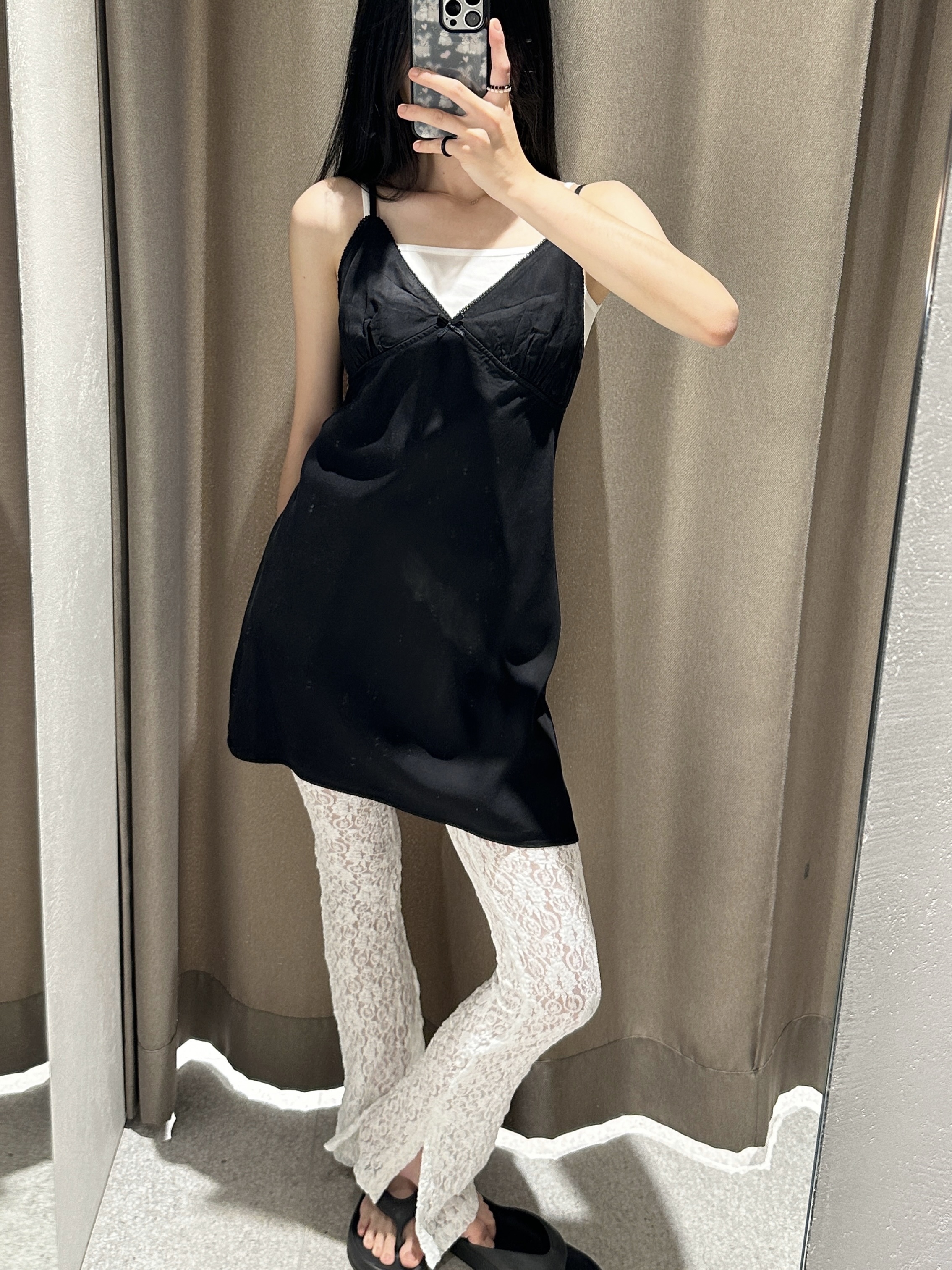 Oofos OOriginal Black 착용 스타일 - 2