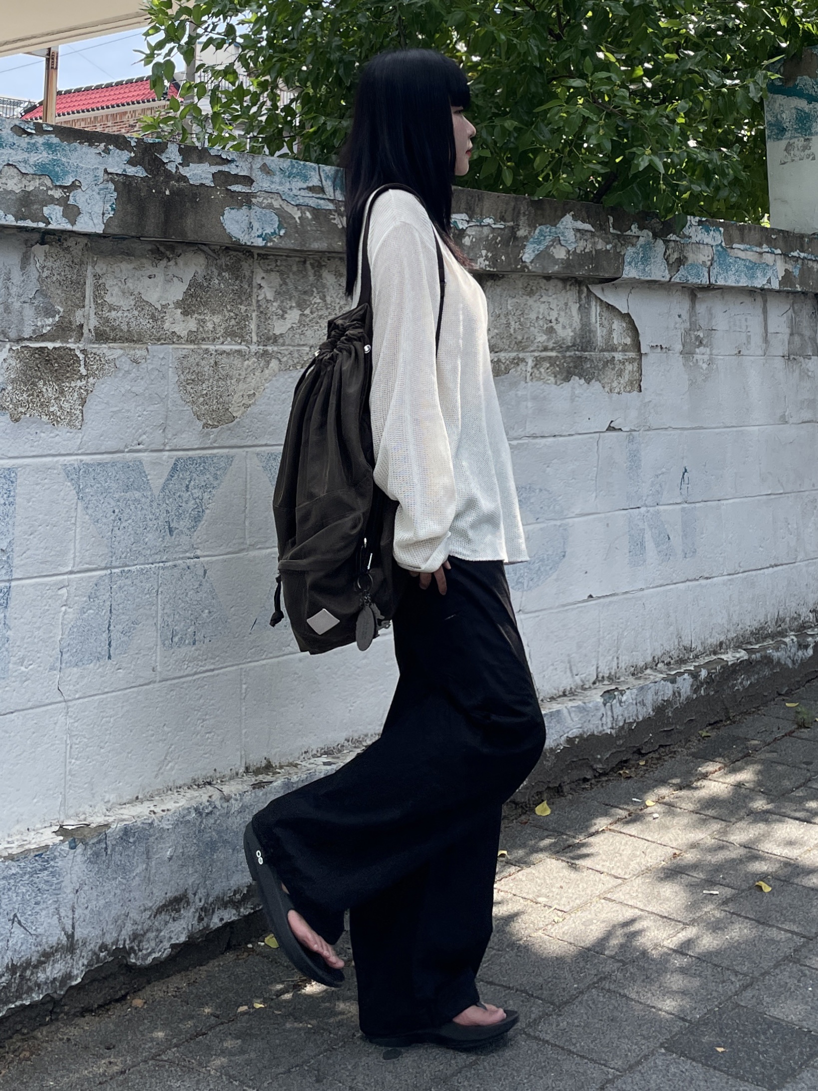 Oofos OOriginal Black 착용 스타일 - 1