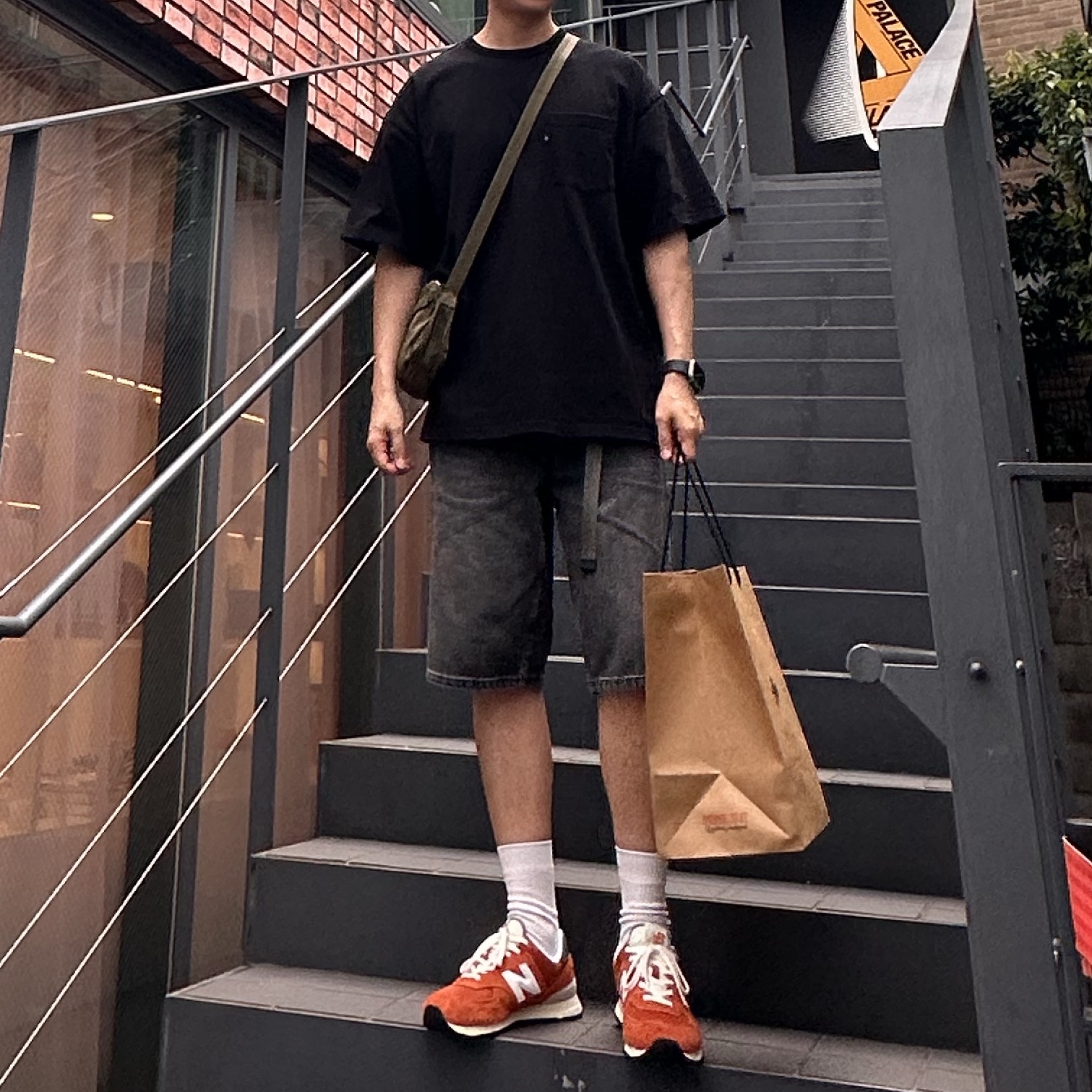 New Balance 574 Heritage Orange Burst White, Porter Frame Shoulder Bag Khaki 착용 스타일