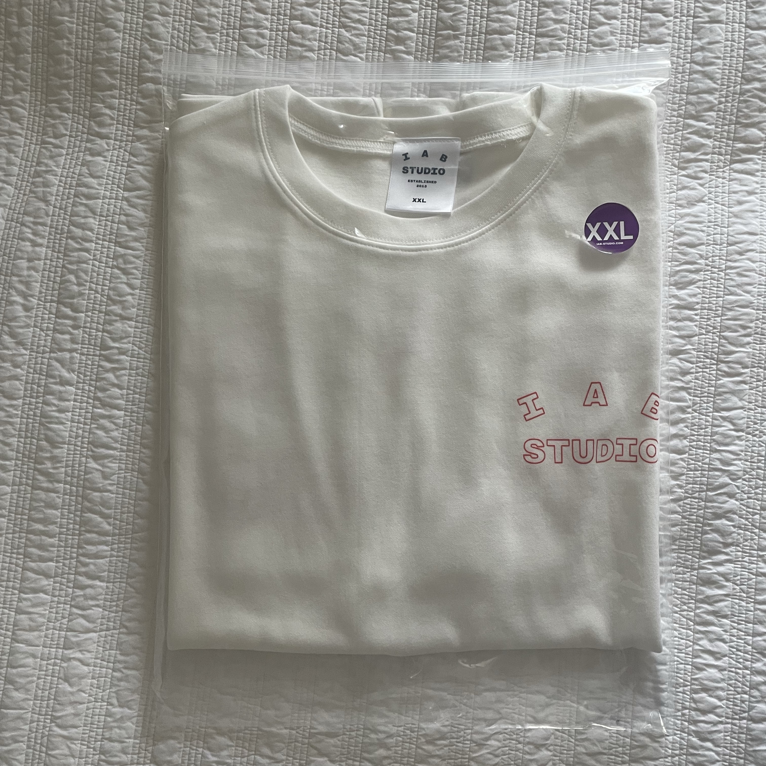 IAB Studio Line Logo T-Shirt White Orange 착용 스타일
