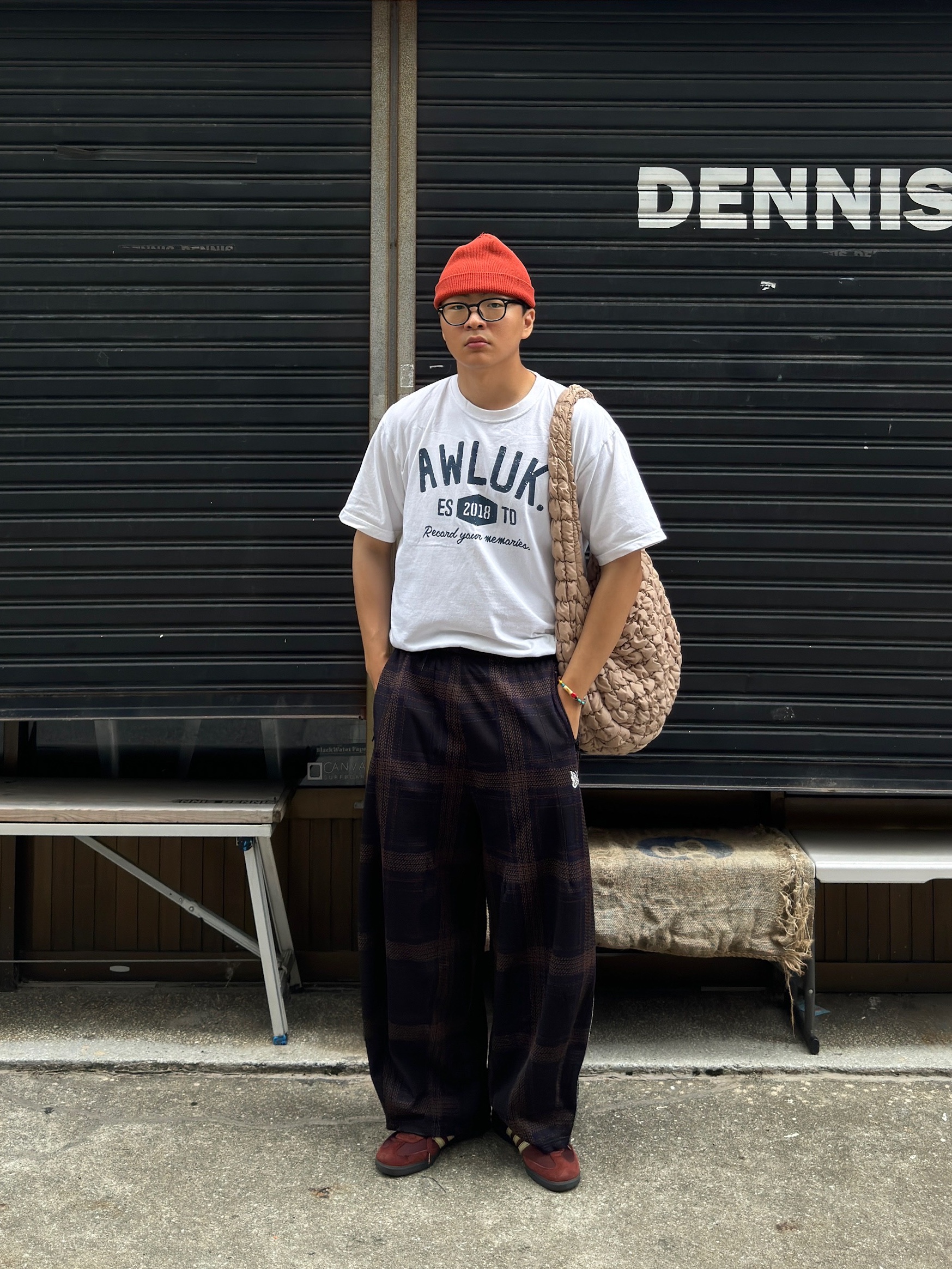 Adidas x Wales Bonner Nylon Samba Fox Brown Sandy Beige, COS Quilted Oversized Shoulder Bag Beige 착용 스타일 - 4
