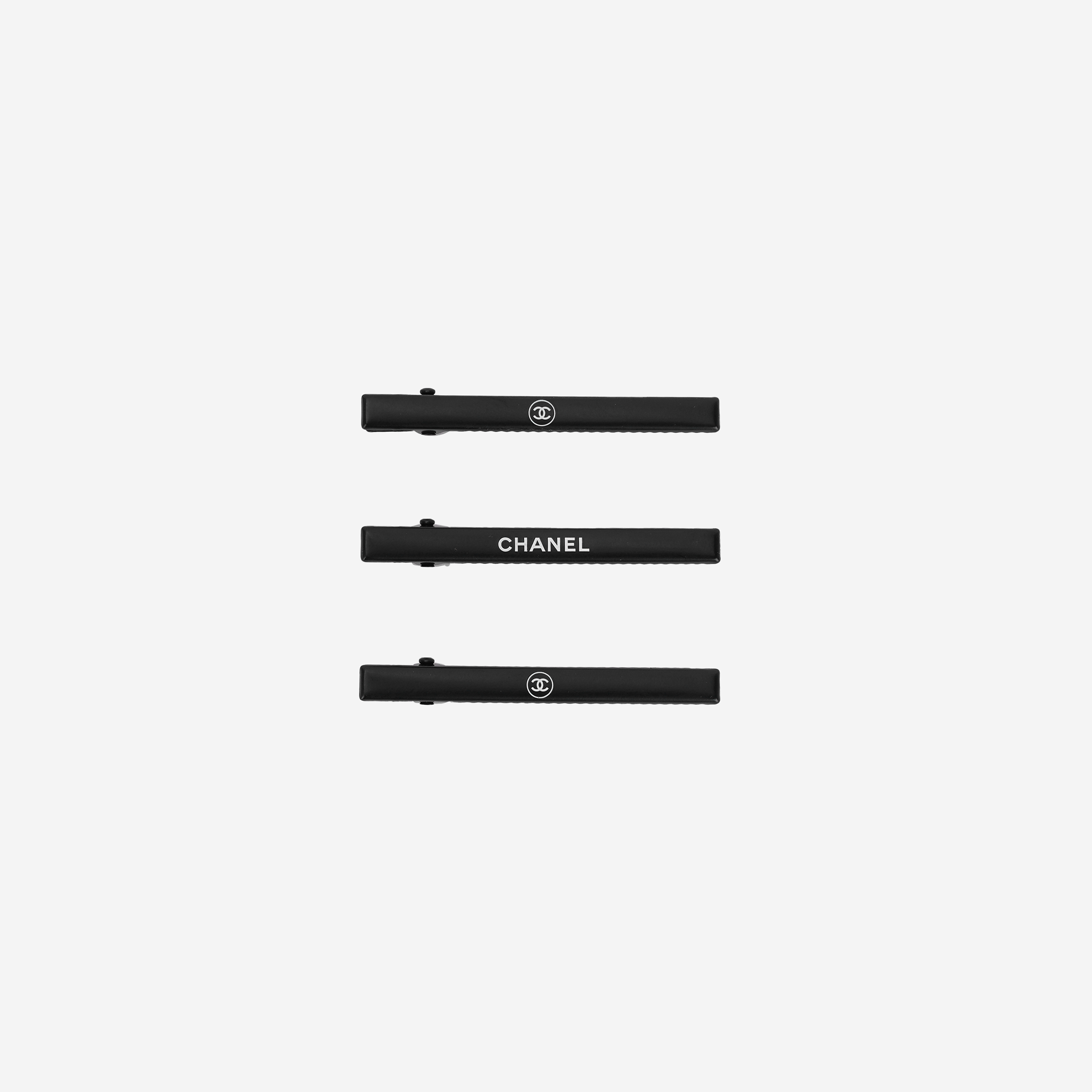 (W) Chanel Beauty Hair Clip & Black