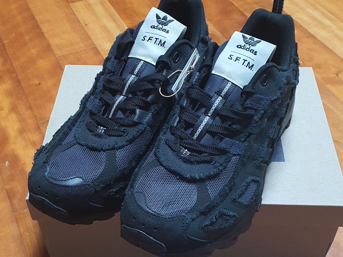 Adidas x Song for the Mute Shadowturf Core Black Night Grey 착용 스타일 - 1