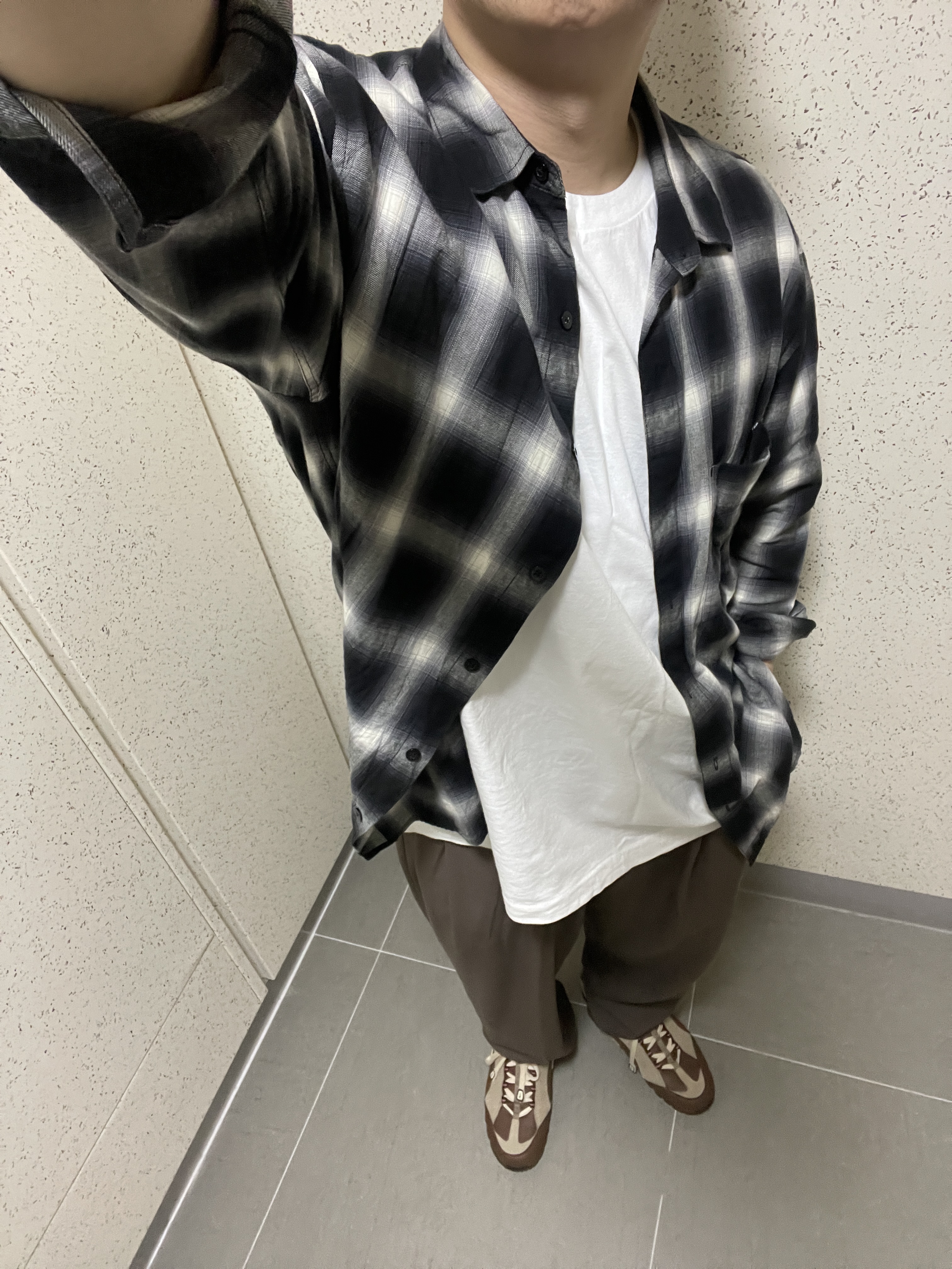 Nike x Jacquemus Air Humara LX Ale Brown and Gold 착용 스타일 - 1