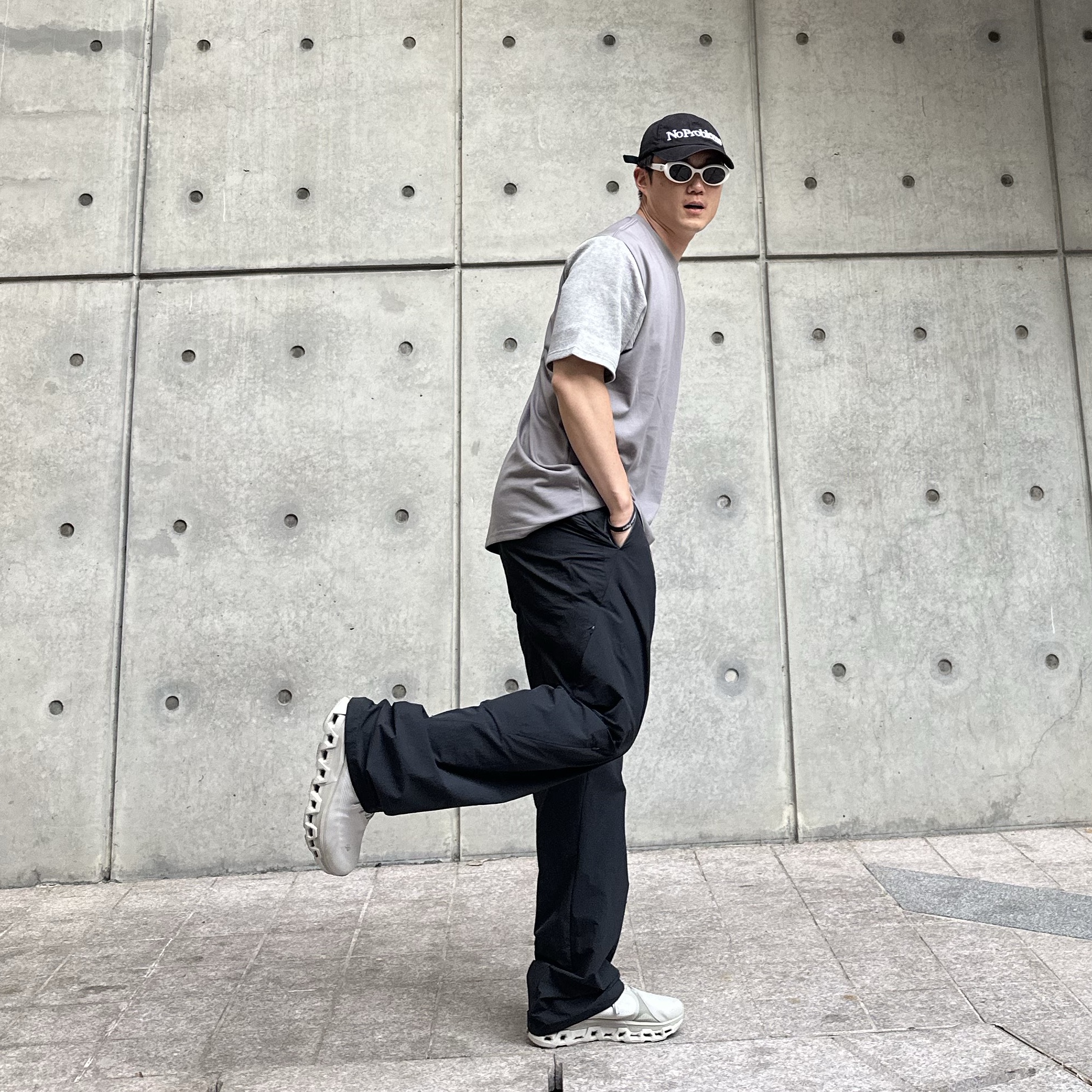 On Running x Post Archive Faction (Paf) Cloudmonster 2 Moondust Chalk 착용 스타일 - 5
