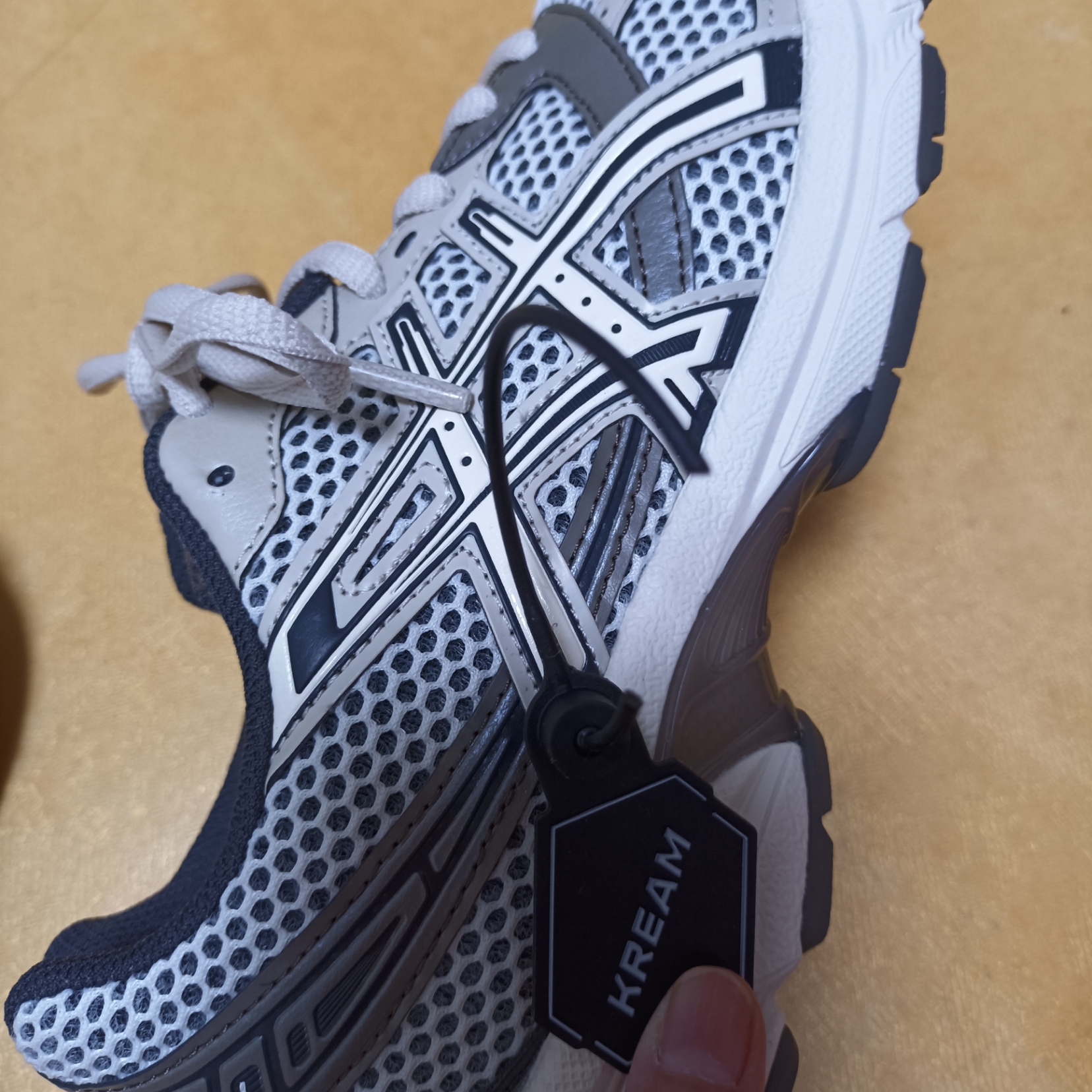 Asics Gel-1130 Birch Dark Taupe - Korea Exclusive 착용 스타일 - 1