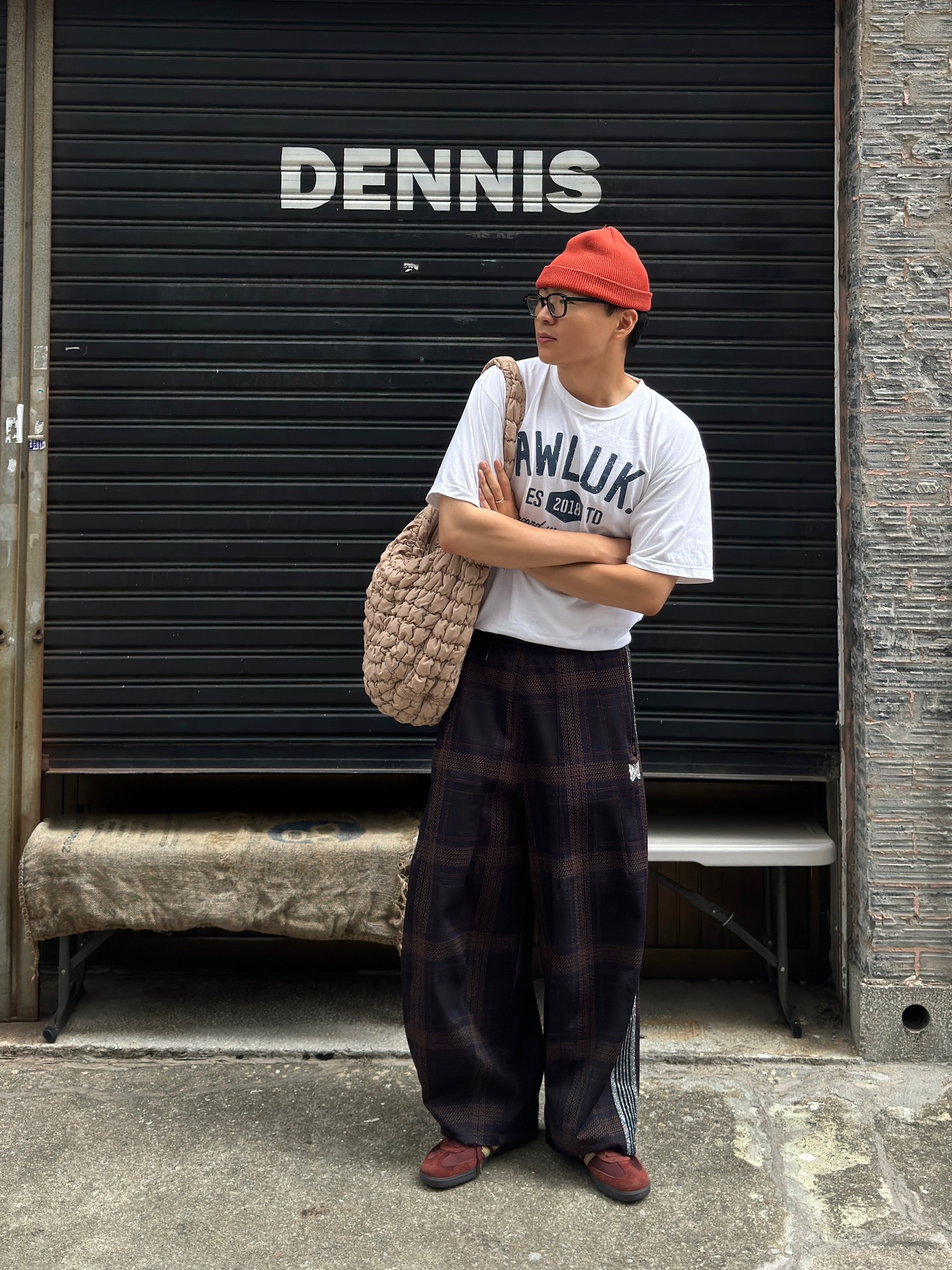 Adidas x Wales Bonner Nylon Samba Fox Brown Sandy Beige, COS Quilted Oversized Shoulder Bag Beige 착용 스타일 - 3