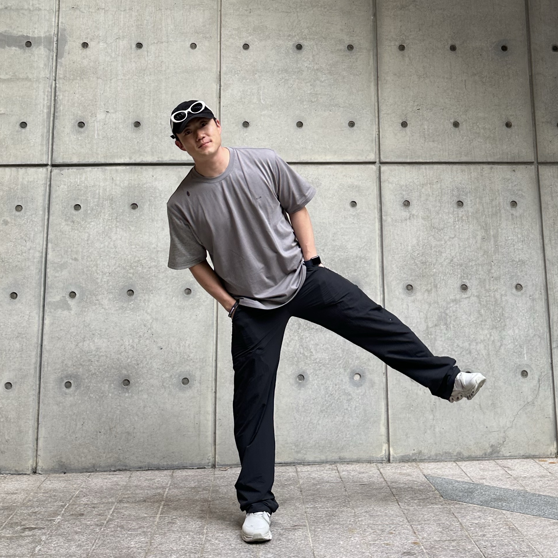 On Running x Post Archive Faction (Paf) Cloudmonster 2 Moondust Chalk 착용 스타일 - 3