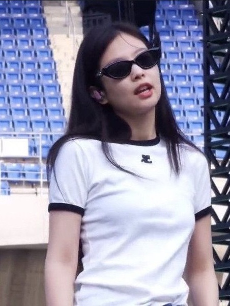 (W) Courreges Reedition Bumpy Contrast T-Shirt Heritage White Black 착용 스타일 - 3
