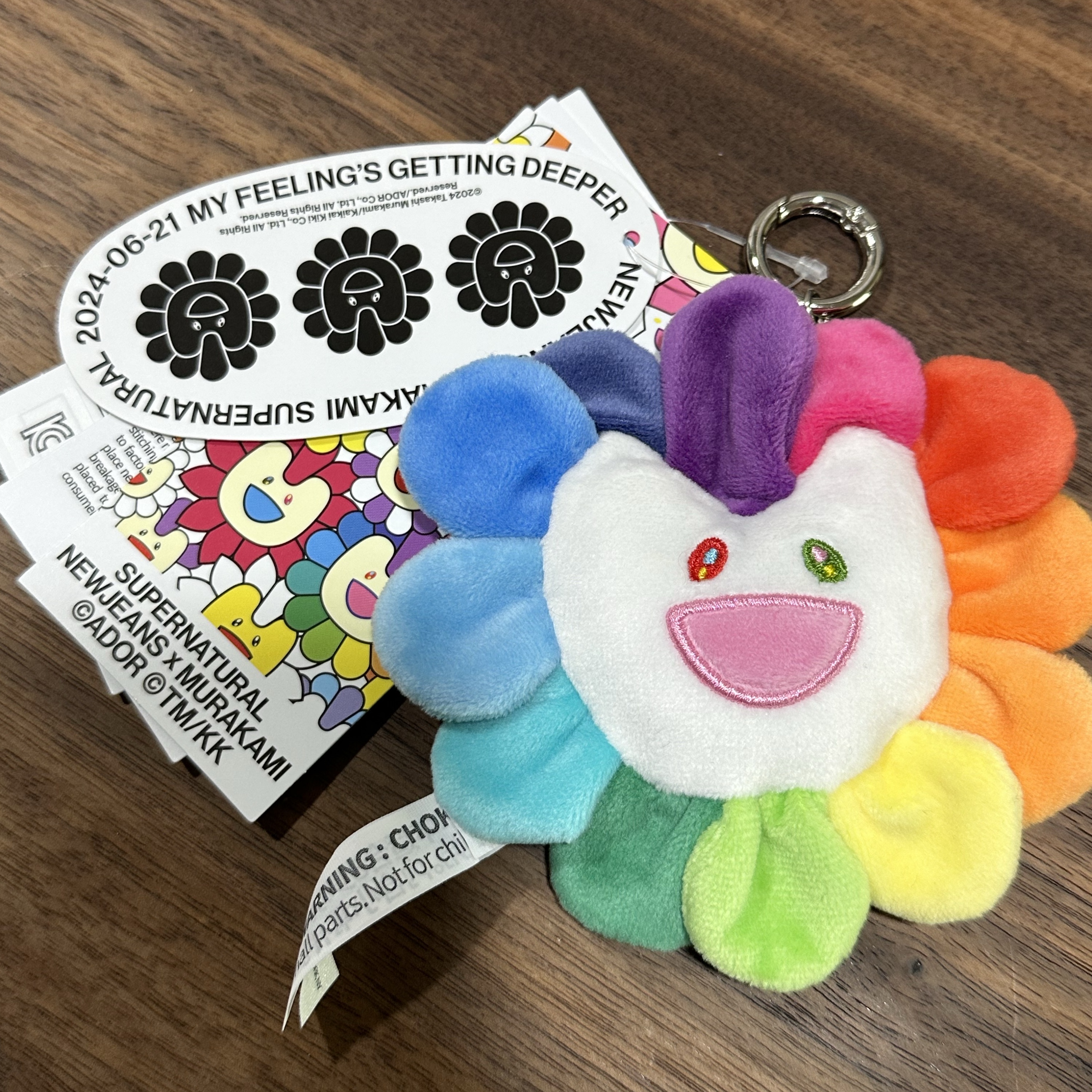 NewJeans x Murakami Plush Keyring Flower 착용 스타일