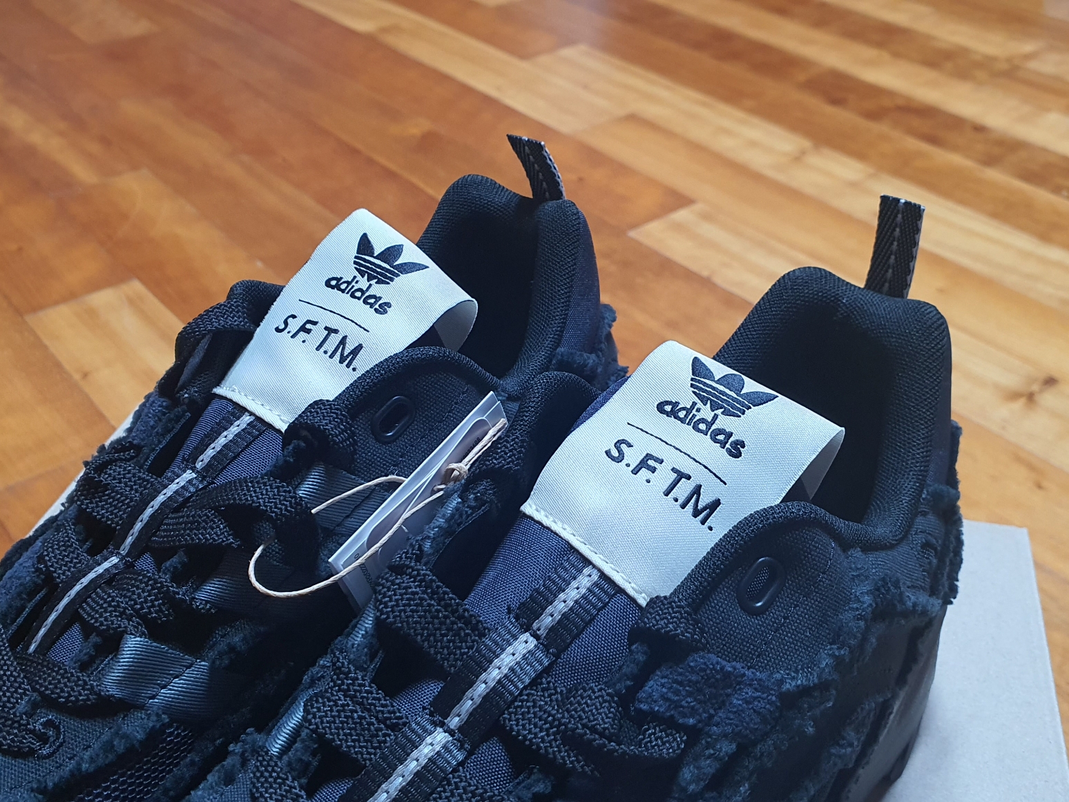Adidas x Song for the Mute Shadowturf Core Black Night Grey 착용 스타일 - 2