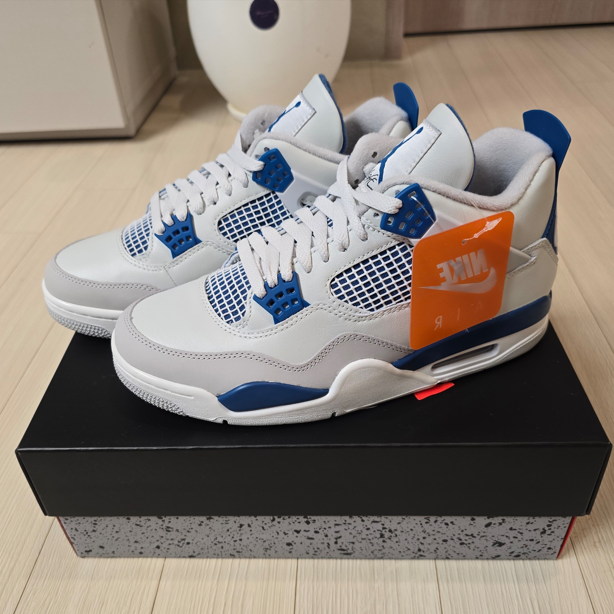 Jordan 4 Retro Industrial Blue 착용 스타일 - 2