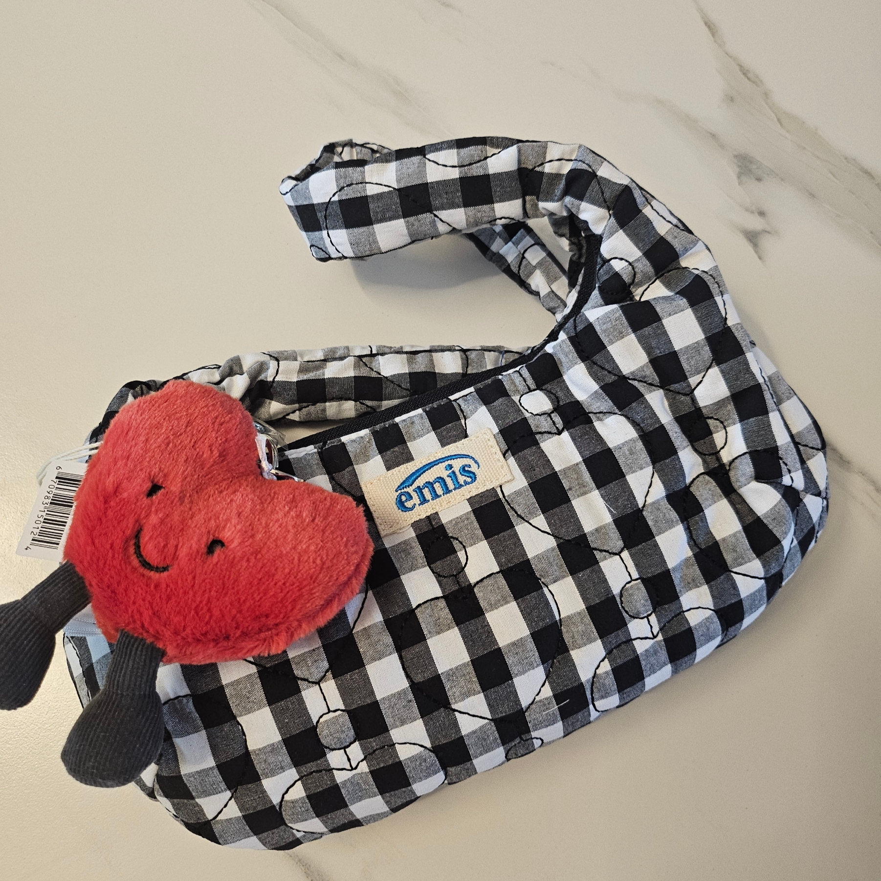 Jellycat Amuseables Heart Bag Charm Red, Emis Heart Quilted Shoulder Bag Black 착용 스타일
